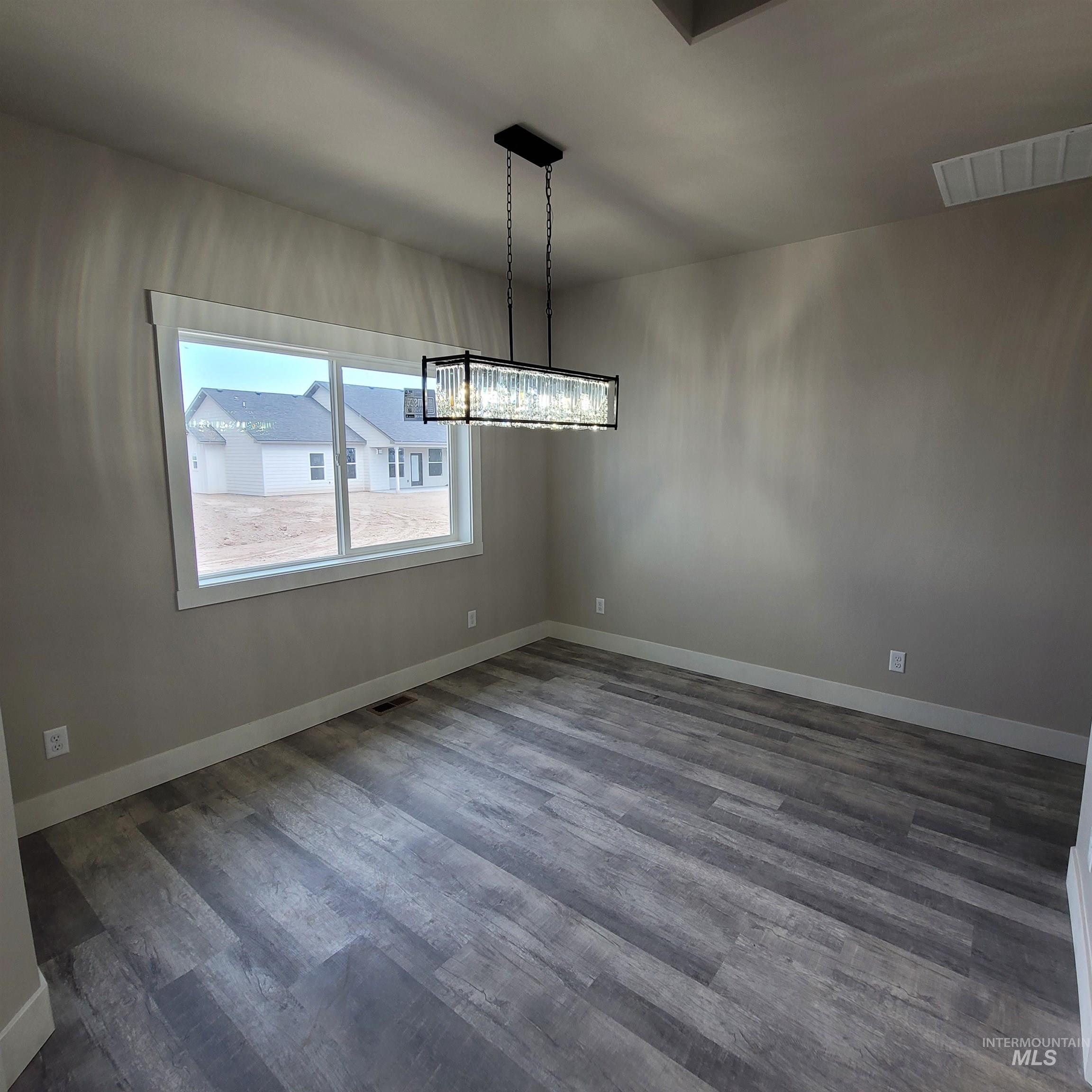 962 Canal Street, Twin Falls, Idaho 83301, 4 Bedrooms, 2 Bathrooms, Residential For Sale, Price $500,000,MLS 98974701