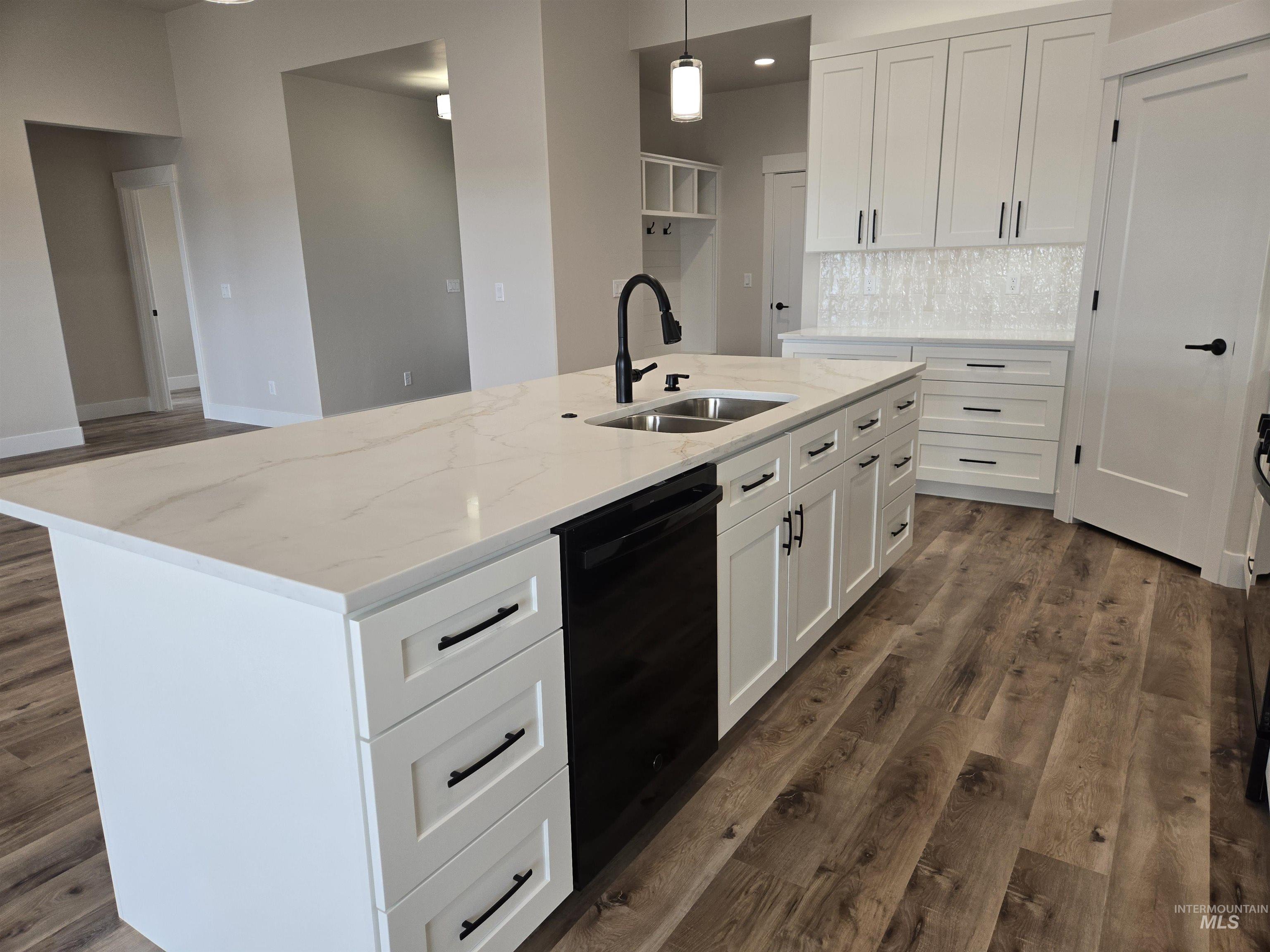 962 Canal Street, Twin Falls, Idaho 83301, 4 Bedrooms, 2 Bathrooms, Residential For Sale, Price $500,000,MLS 98974701