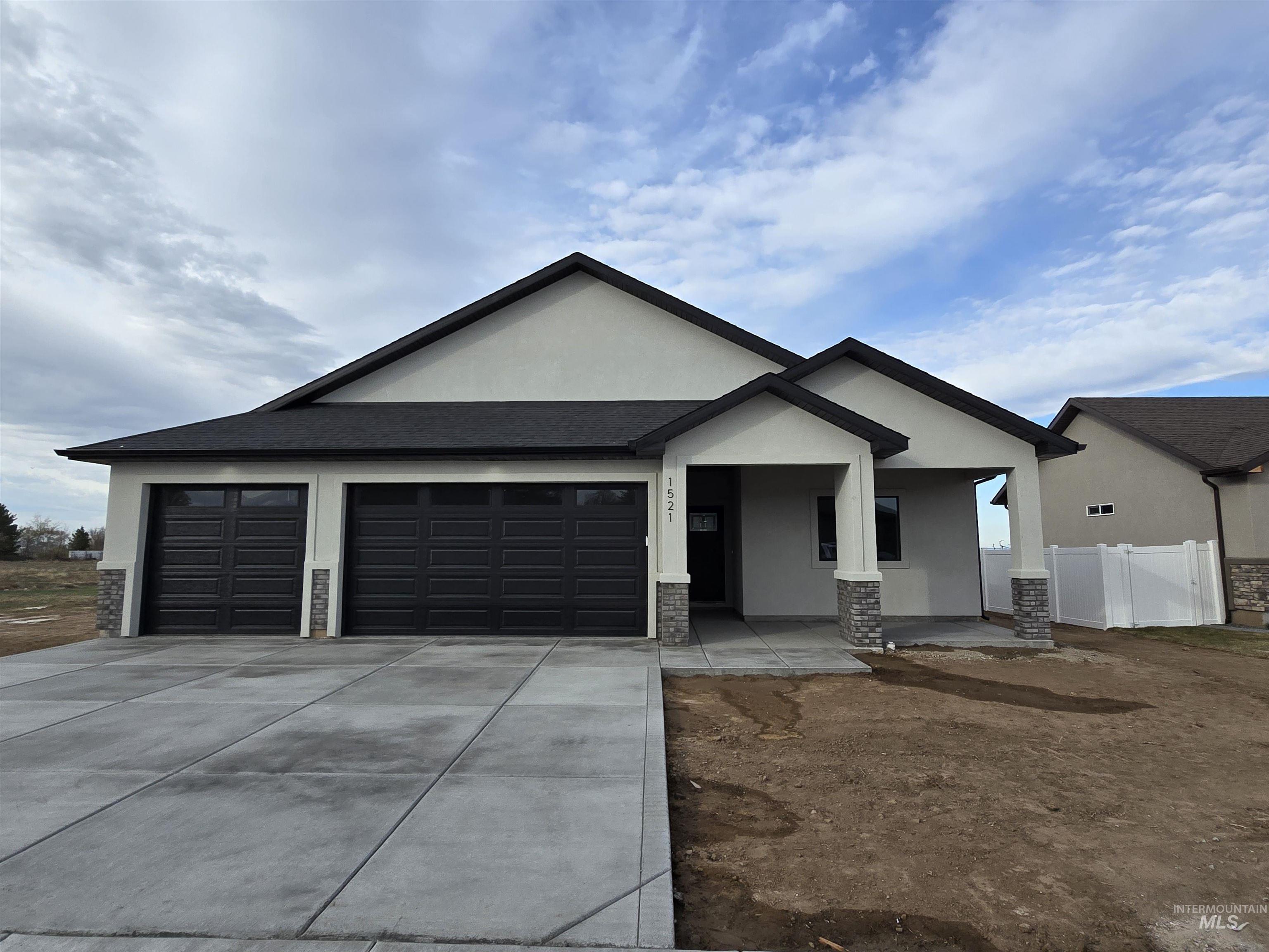 946 Canal Street, Twin Falls, Idaho 83301, 3 Bedrooms, 2 Bathrooms, Residential For Sale, Price $425,000,MLS 98974702