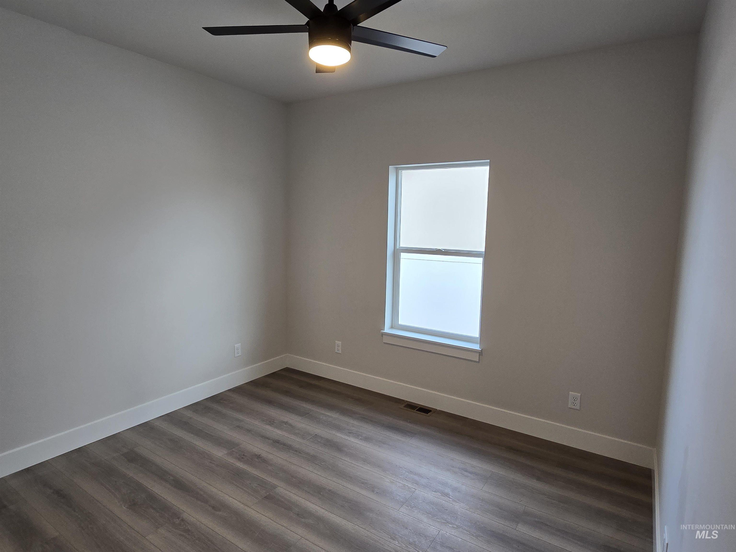 946 Canal Street, Twin Falls, Idaho 83301, 3 Bedrooms, 2 Bathrooms, Residential For Sale, Price $425,000,MLS 98974702