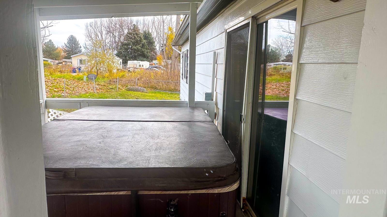 1200 Artesian Rd Trlr 10, Eagle, Idaho 83616, 2 Bedrooms, 2 Bathrooms, Residential For Sale, Price $99,500,MLS 98974706