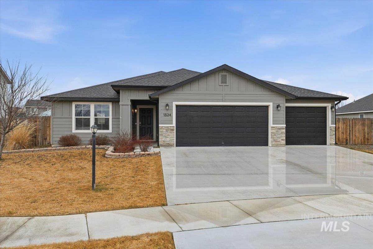 1324 Gold St., Middleton, Idaho 83644, 3 Bedrooms, 2 Bathrooms, Residential For Sale, Price $425,000,MLS 98974709