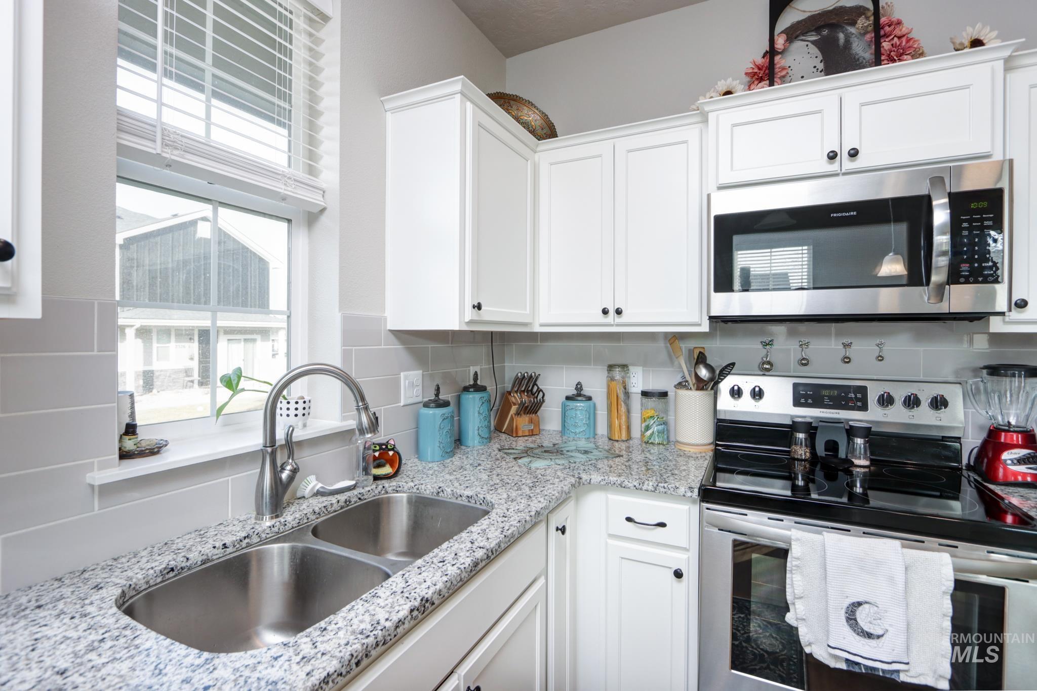 2324 E. Spice Loop, Nampa, Idaho 83687, 3 Bedrooms, 3 Bathrooms, Residential For Sale, Price $325,000,MLS 98974710