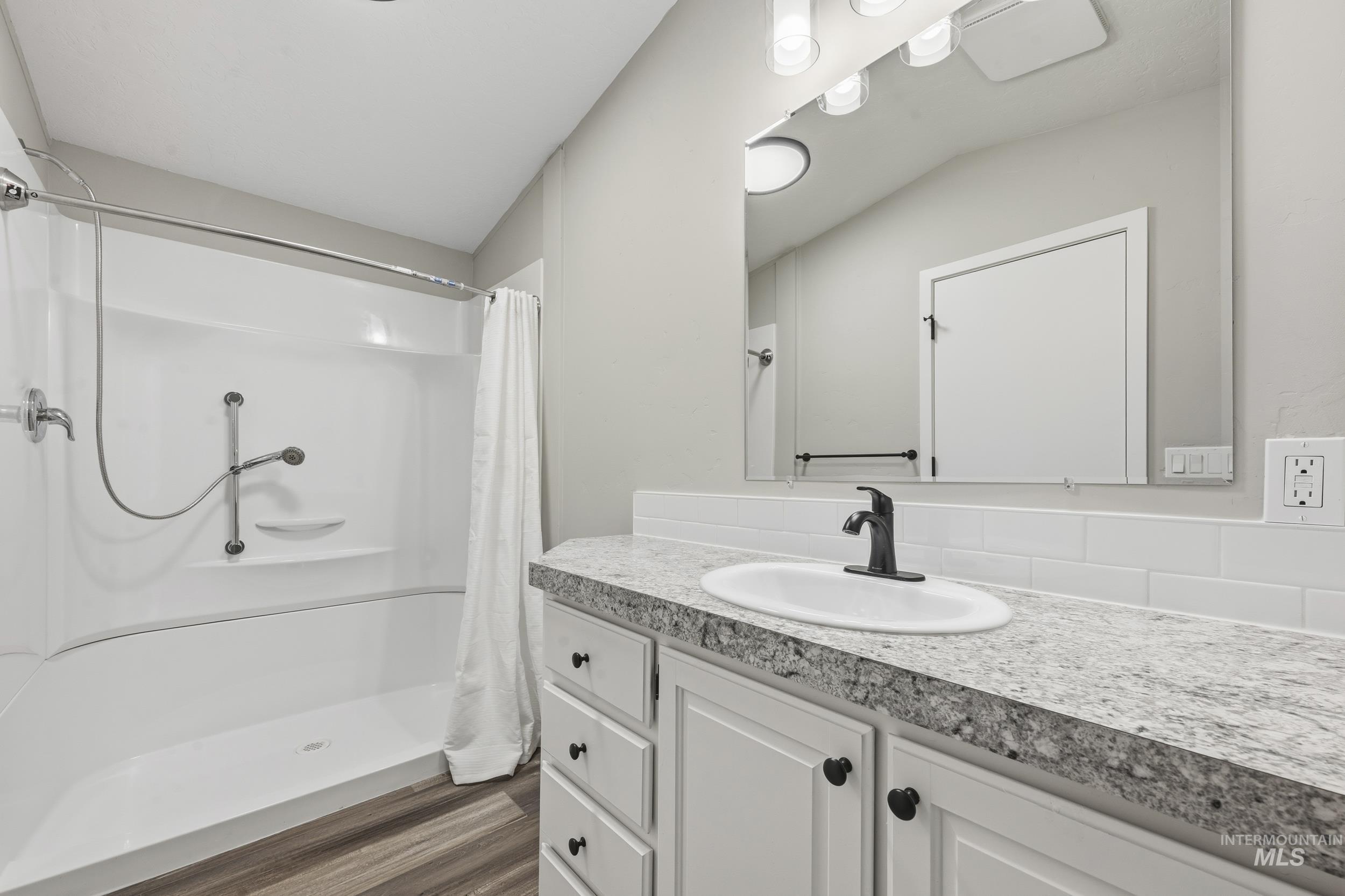 2973 S Elmcrest Lane, Boise, Idaho 83705, 3 Bedrooms, 2 Bathrooms, Residential For Sale, Price $125,000,MLS 98974711