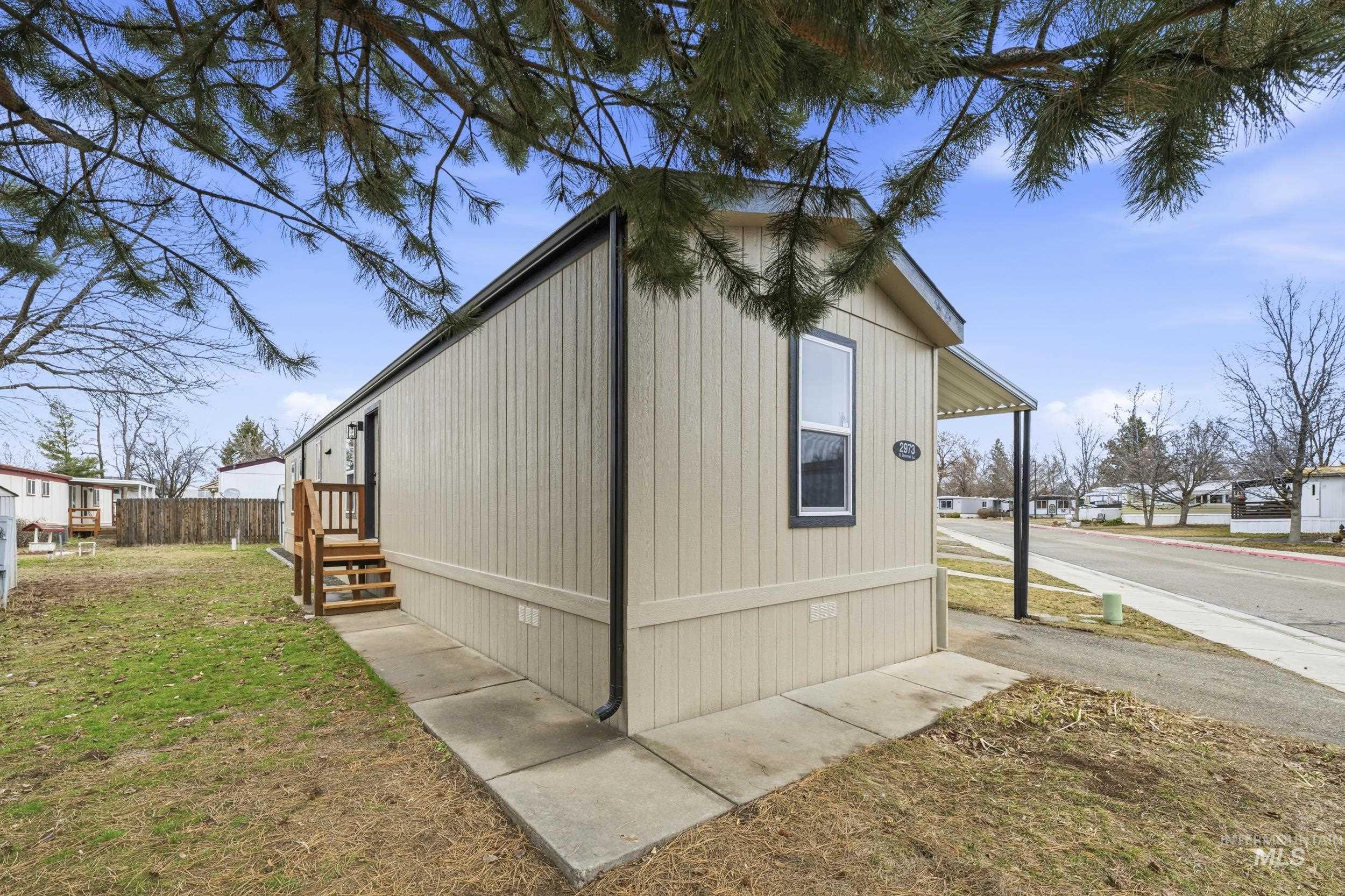 2973 S Elmcrest Lane, Boise, Idaho 83705, 3 Bedrooms, 2 Bathrooms, Residential For Sale, Price $125,000,MLS 98974711