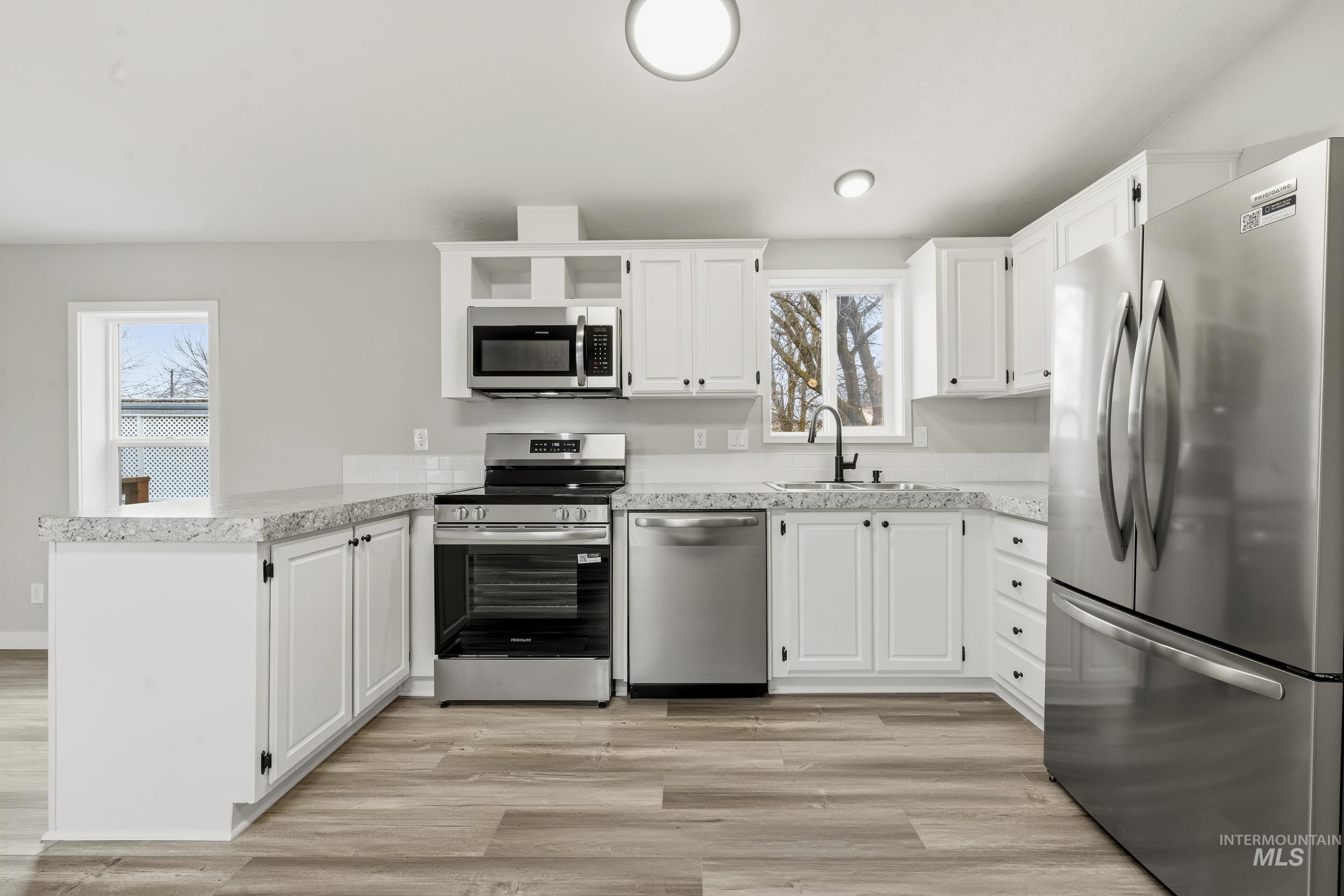 2973 S Elmcrest Lane, Boise, Idaho 83705, 3 Bedrooms, 2 Bathrooms, Residential For Sale, Price $125,000,MLS 98974711