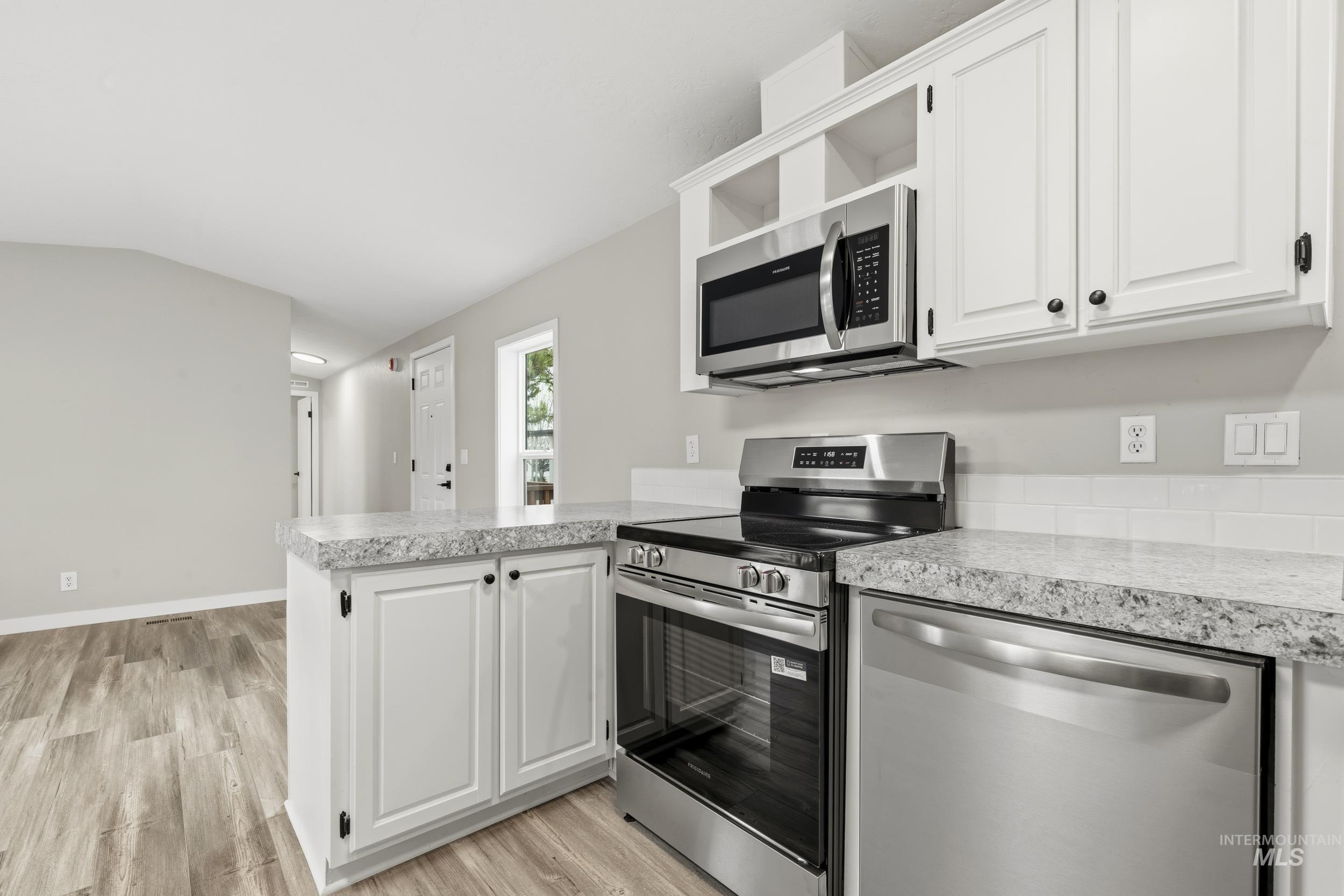 2973 S Elmcrest Lane, Boise, Idaho 83705, 3 Bedrooms, 2 Bathrooms, Residential For Sale, Price $125,000,MLS 98974711