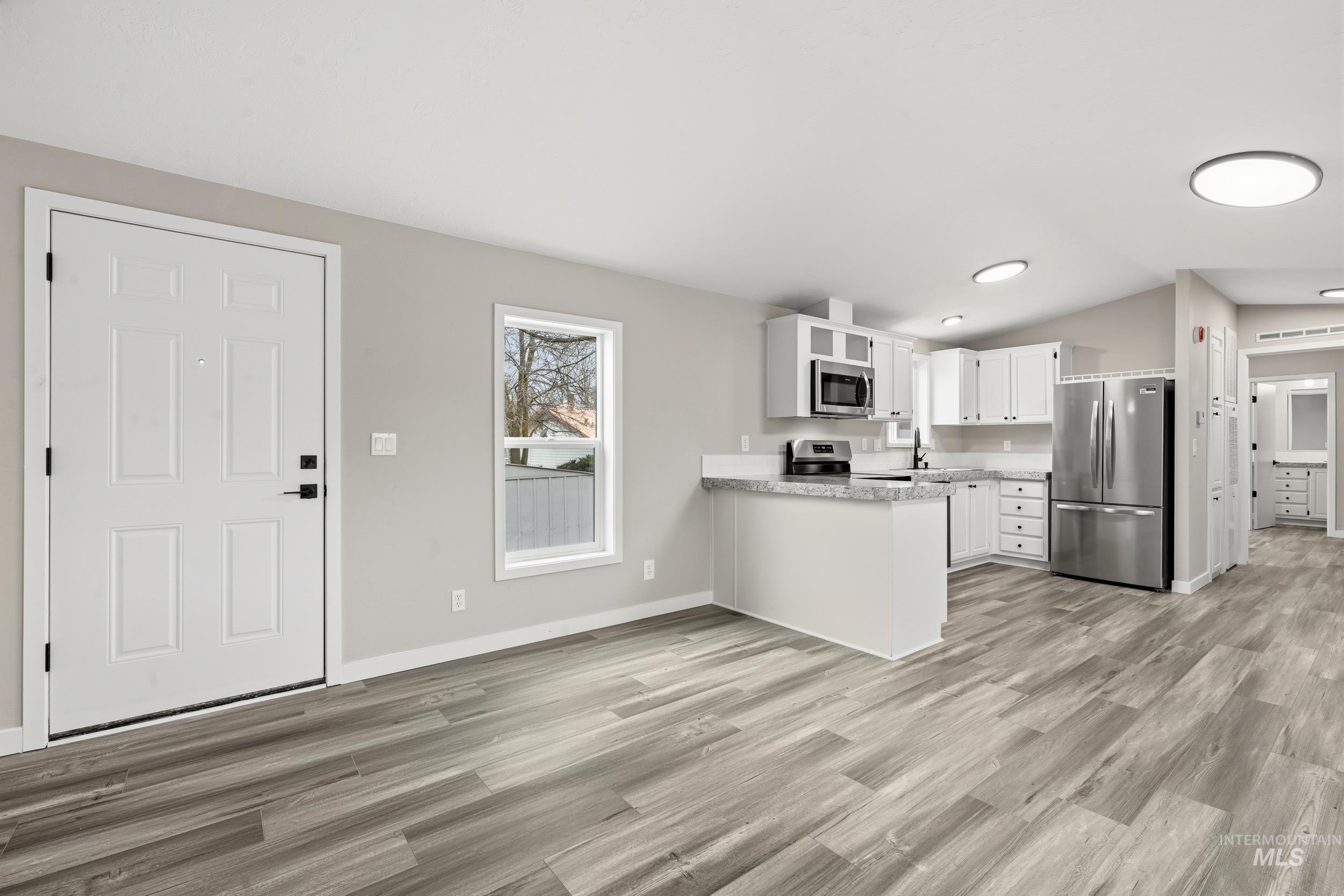 2973 S Elmcrest Lane, Boise, Idaho 83705, 3 Bedrooms, 2 Bathrooms, Residential For Sale, Price $125,000,MLS 98974711