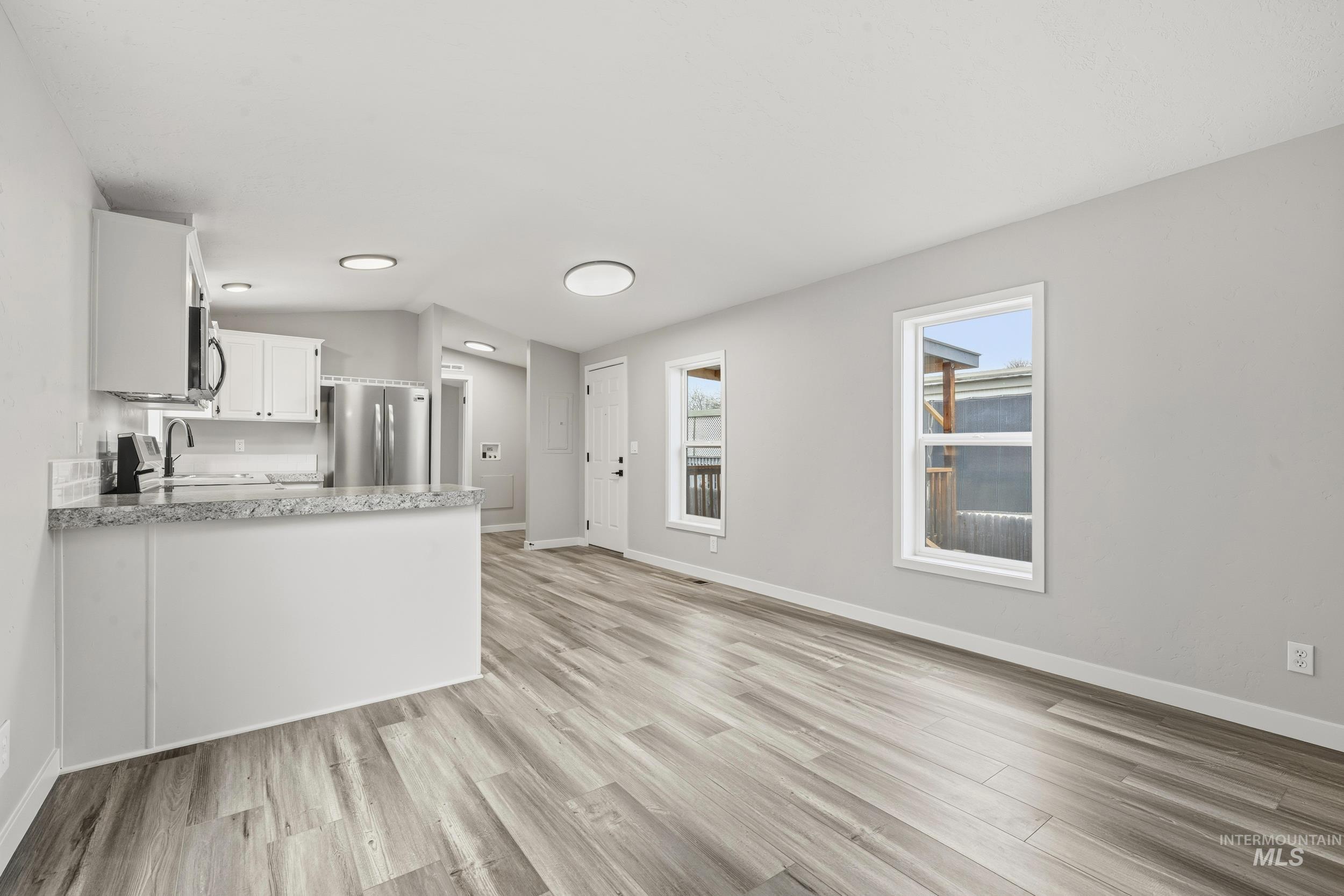 2973 S Elmcrest Lane, Boise, Idaho 83705, 3 Bedrooms, 2 Bathrooms, Residential For Sale, Price $125,000,MLS 98974711