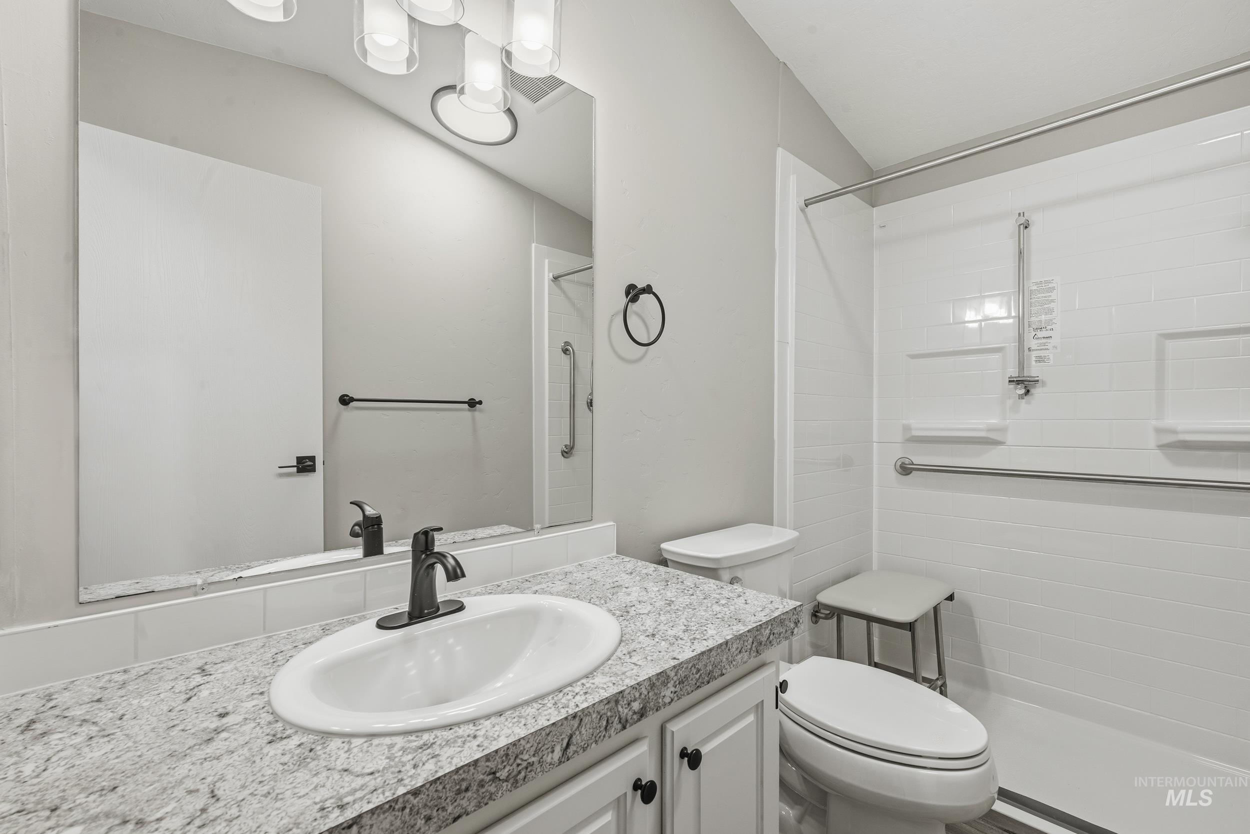 2973 S Elmcrest Lane, Boise, Idaho 83705, 3 Bedrooms, 2 Bathrooms, Residential For Sale, Price $125,000,MLS 98974711