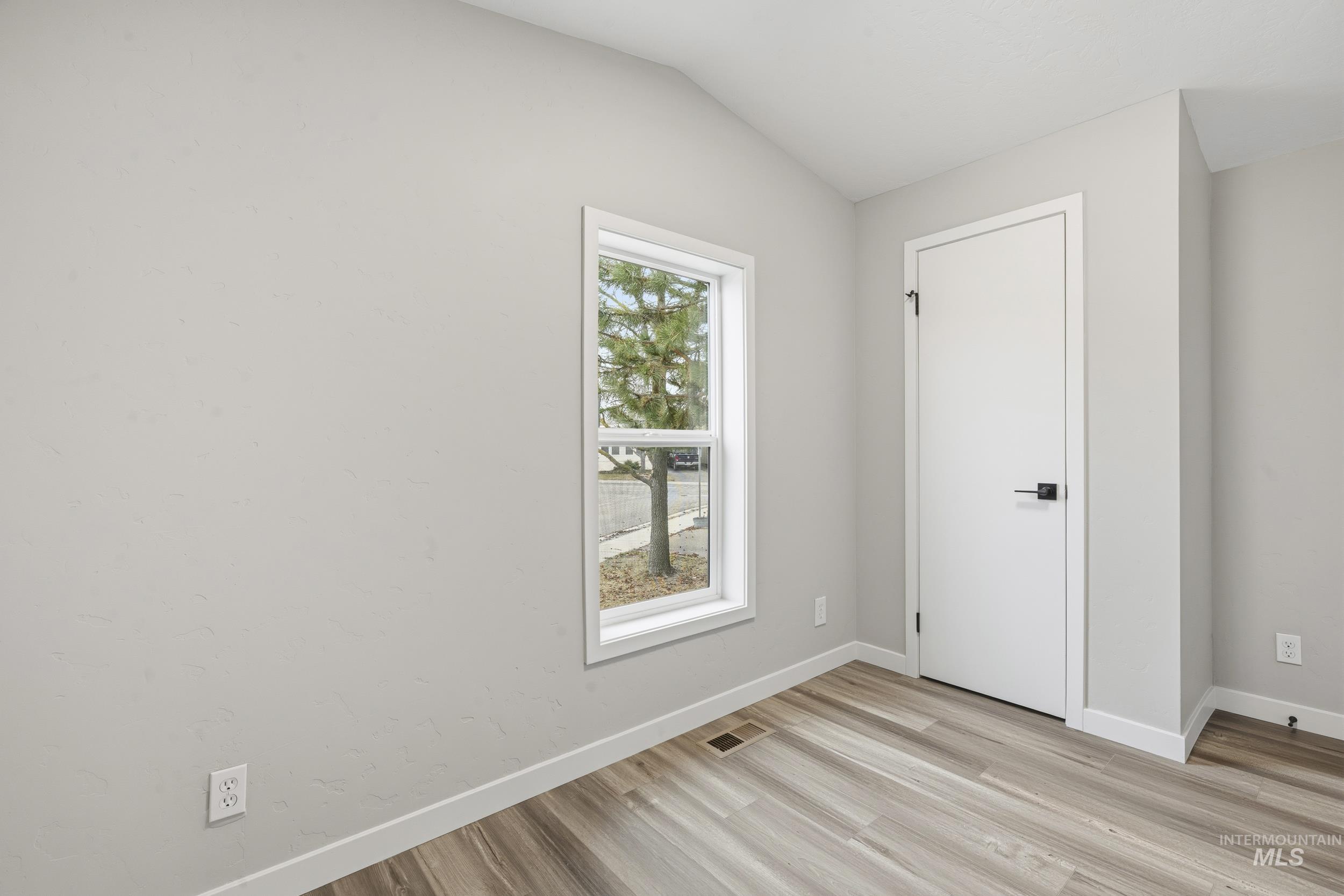 2973 S Elmcrest Lane, Boise, Idaho 83705, 3 Bedrooms, 2 Bathrooms, Residential For Sale, Price $125,000,MLS 98974711