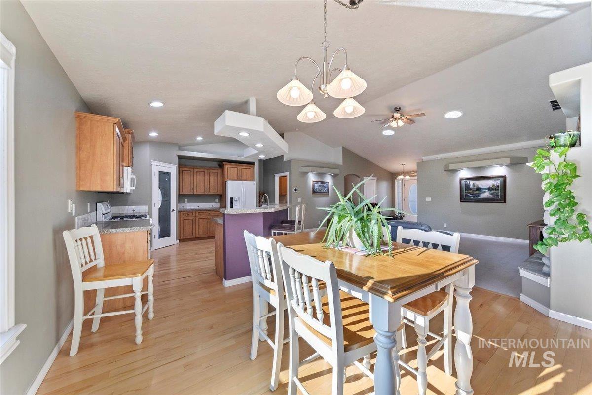 2045 E Lake Creek Dr, Meridian, Idaho 83642, 3 Bedrooms, 2 Bathrooms, Residential For Sale, Price $560,000,MLS 98974713