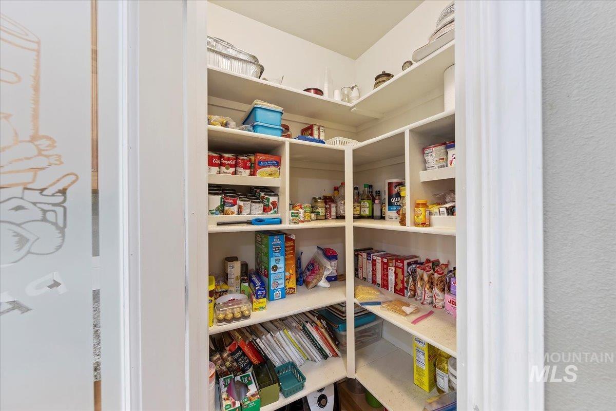 2045 E Lake Creek Dr, Meridian, Idaho 83642, 3 Bedrooms, 2 Bathrooms, Residential For Sale, Price $560,000,MLS 98974713