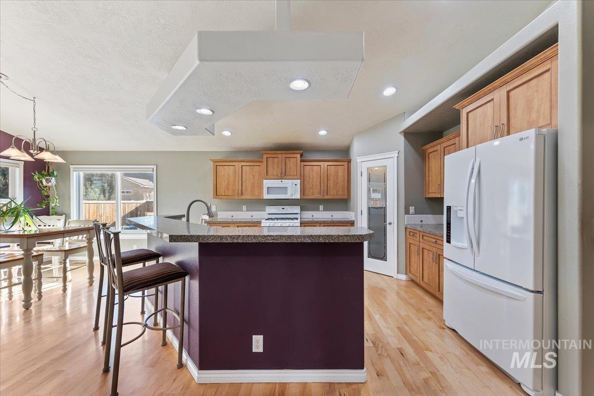 2045 E Lake Creek Dr, Meridian, Idaho 83642, 3 Bedrooms, 2 Bathrooms, Residential For Sale, Price $560,000,MLS 98974713