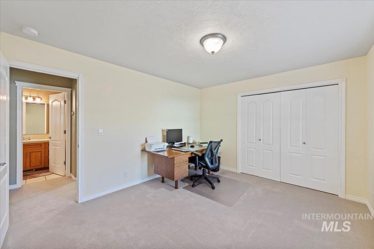 2045 E Lake Creek Dr, Meridian, Idaho 83642, 3 Bedrooms, 2 Bathrooms, Residential For Sale, Price $560,000,MLS 98974713