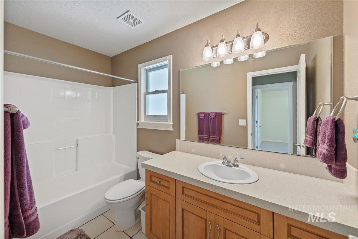 2045 E Lake Creek Dr, Meridian, Idaho 83642, 3 Bedrooms, 2 Bathrooms, Residential For Sale, Price $560,000,MLS 98974713