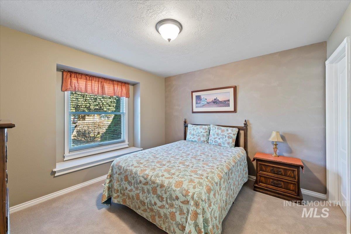 2045 E Lake Creek Dr, Meridian, Idaho 83642, 3 Bedrooms, 2 Bathrooms, Residential For Sale, Price $560,000,MLS 98974713