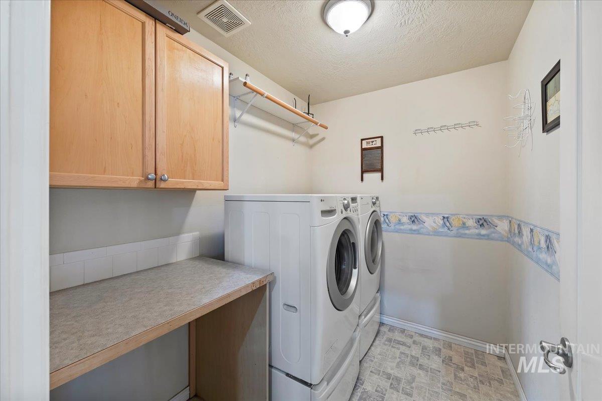 2045 E Lake Creek Dr, Meridian, Idaho 83642, 3 Bedrooms, 2 Bathrooms, Residential For Sale, Price $560,000,MLS 98974713