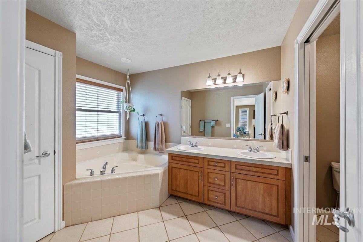 2045 E Lake Creek Dr, Meridian, Idaho 83642, 3 Bedrooms, 2 Bathrooms, Residential For Sale, Price $560,000,MLS 98974713