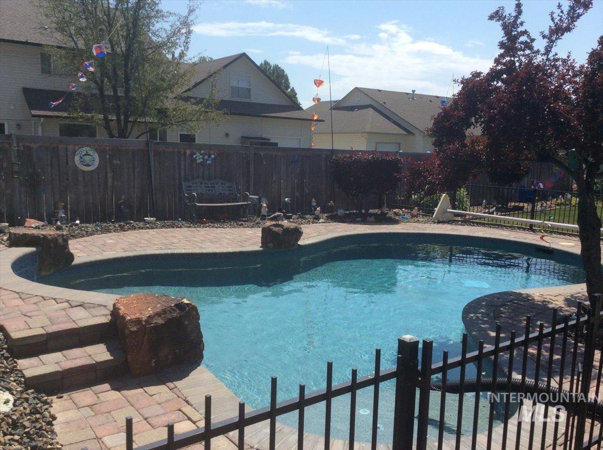 2045 E Lake Creek Dr, Meridian, Idaho 83642, 3 Bedrooms, 2 Bathrooms, Residential For Sale, Price $560,000,MLS 98974713