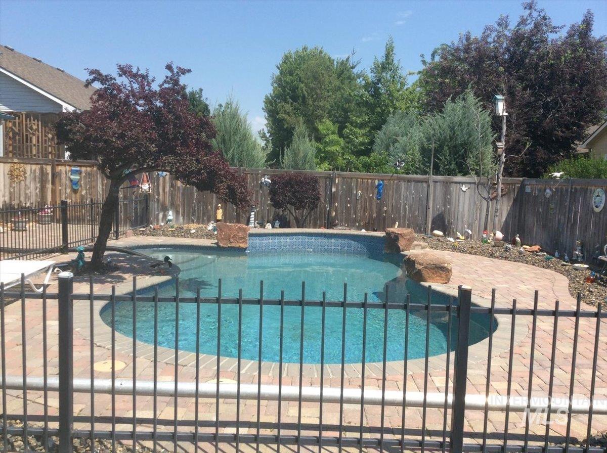 2045 E Lake Creek Dr, Meridian, Idaho 83642, 3 Bedrooms, 2 Bathrooms, Residential For Sale, Price $560,000,MLS 98974713