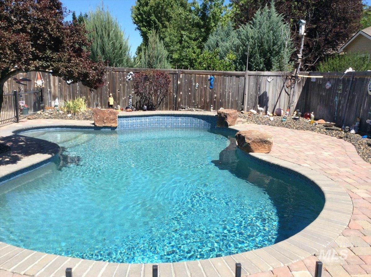 2045 E Lake Creek Dr, Meridian, Idaho 83642, 3 Bedrooms, 2 Bathrooms, Residential For Sale, Price $560,000,MLS 98974713