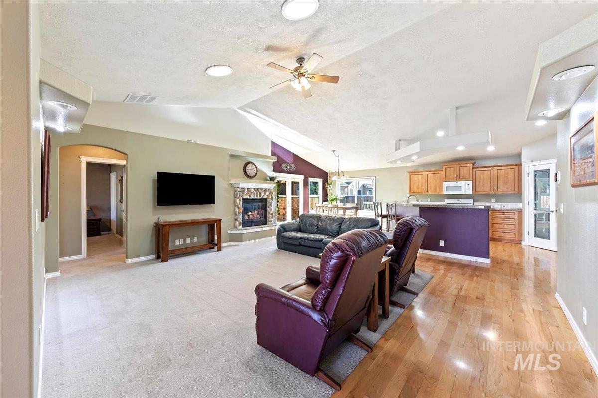 2045 E Lake Creek Dr, Meridian, Idaho 83642, 3 Bedrooms, 2 Bathrooms, Residential For Sale, Price $560,000,MLS 98974713