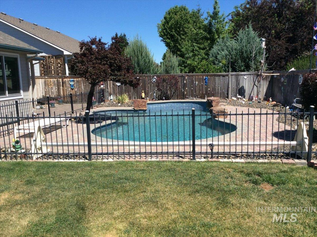 2045 E Lake Creek Dr, Meridian, Idaho 83642, 3 Bedrooms, 2 Bathrooms, Residential For Sale, Price $560,000,MLS 98974713