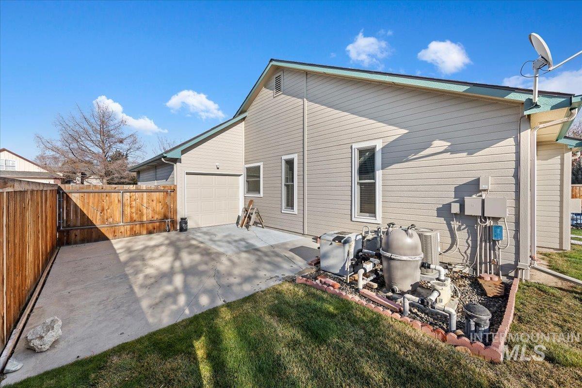 2045 E Lake Creek Dr, Meridian, Idaho 83642, 3 Bedrooms, 2 Bathrooms, Residential For Sale, Price $560,000,MLS 98974713