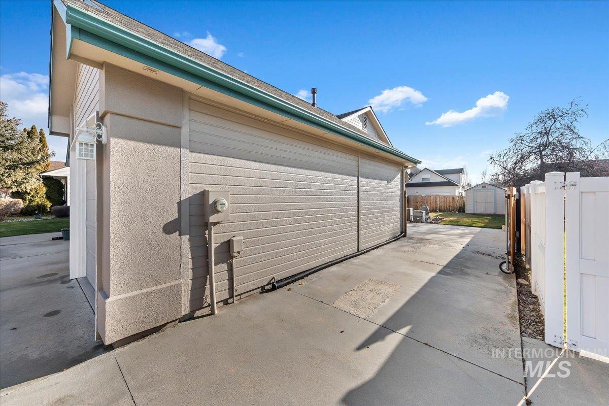 2045 E Lake Creek Dr, Meridian, Idaho 83642, 3 Bedrooms, 2 Bathrooms, Residential For Sale, Price $560,000,MLS 98974713