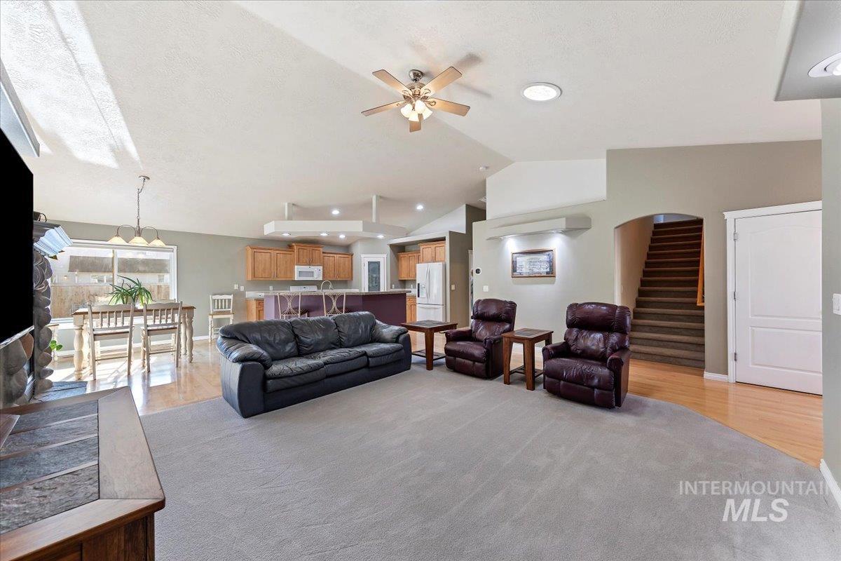 2045 E Lake Creek Dr, Meridian, Idaho 83642, 3 Bedrooms, 2 Bathrooms, Residential For Sale, Price $560,000,MLS 98974713