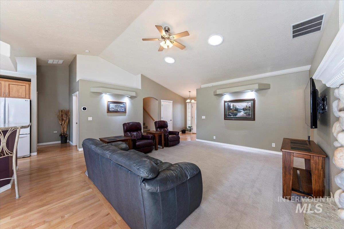 2045 E Lake Creek Dr, Meridian, Idaho 83642, 3 Bedrooms, 2 Bathrooms, Residential For Sale, Price $560,000,MLS 98974713