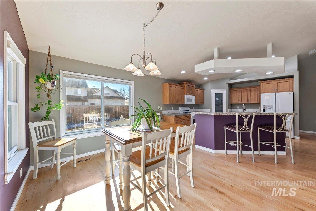 2045 E Lake Creek Dr, Meridian, Idaho 83642, 3 Bedrooms, 2 Bathrooms, Residential For Sale, Price $560,000,MLS 98974713