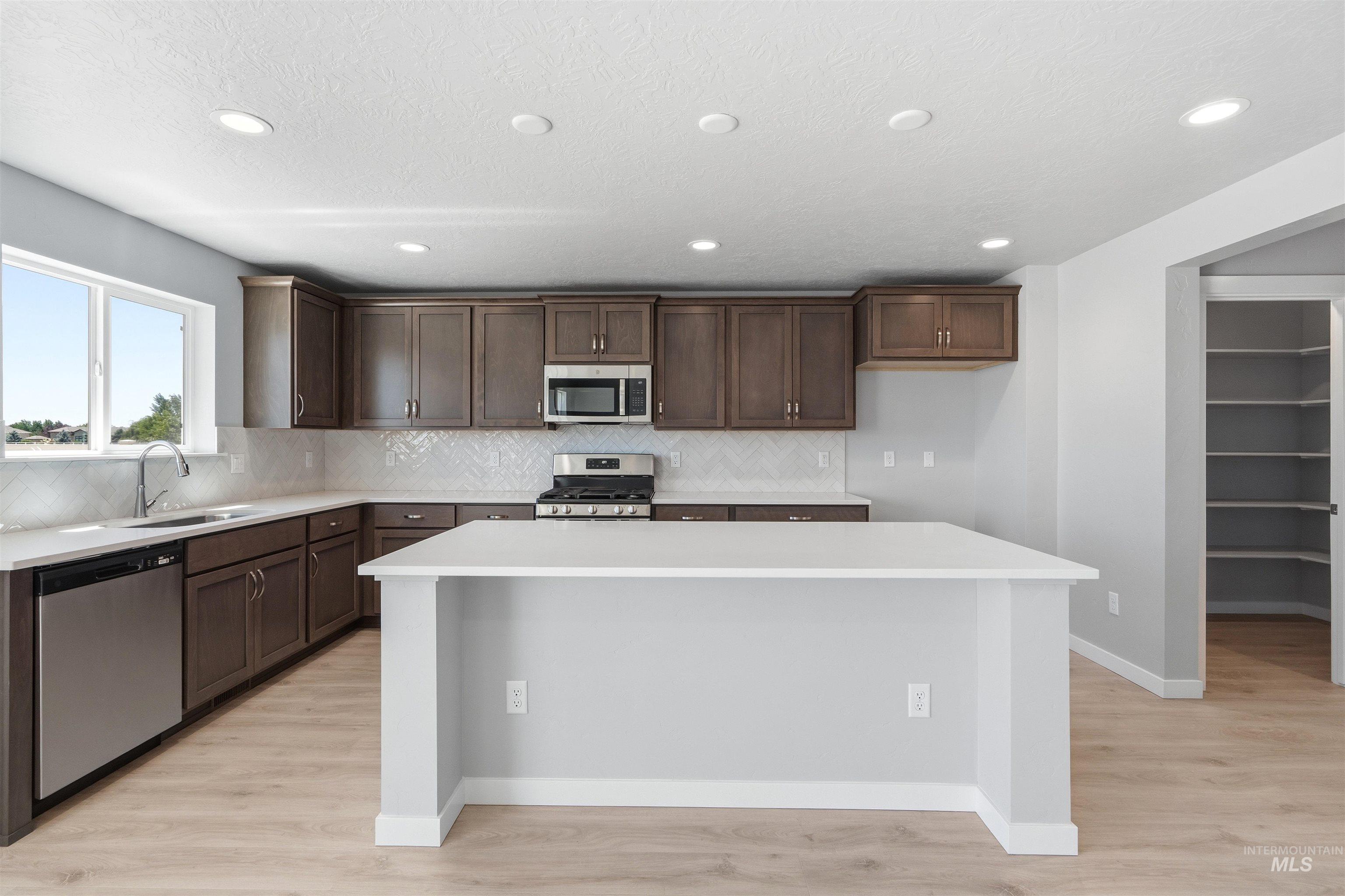 10199 Bellevue Ridge St, Nampa, Idaho 83687, 4 Bedrooms, 3.5 Bathrooms, Residential For Sale, Price $534,990,MLS 98974714