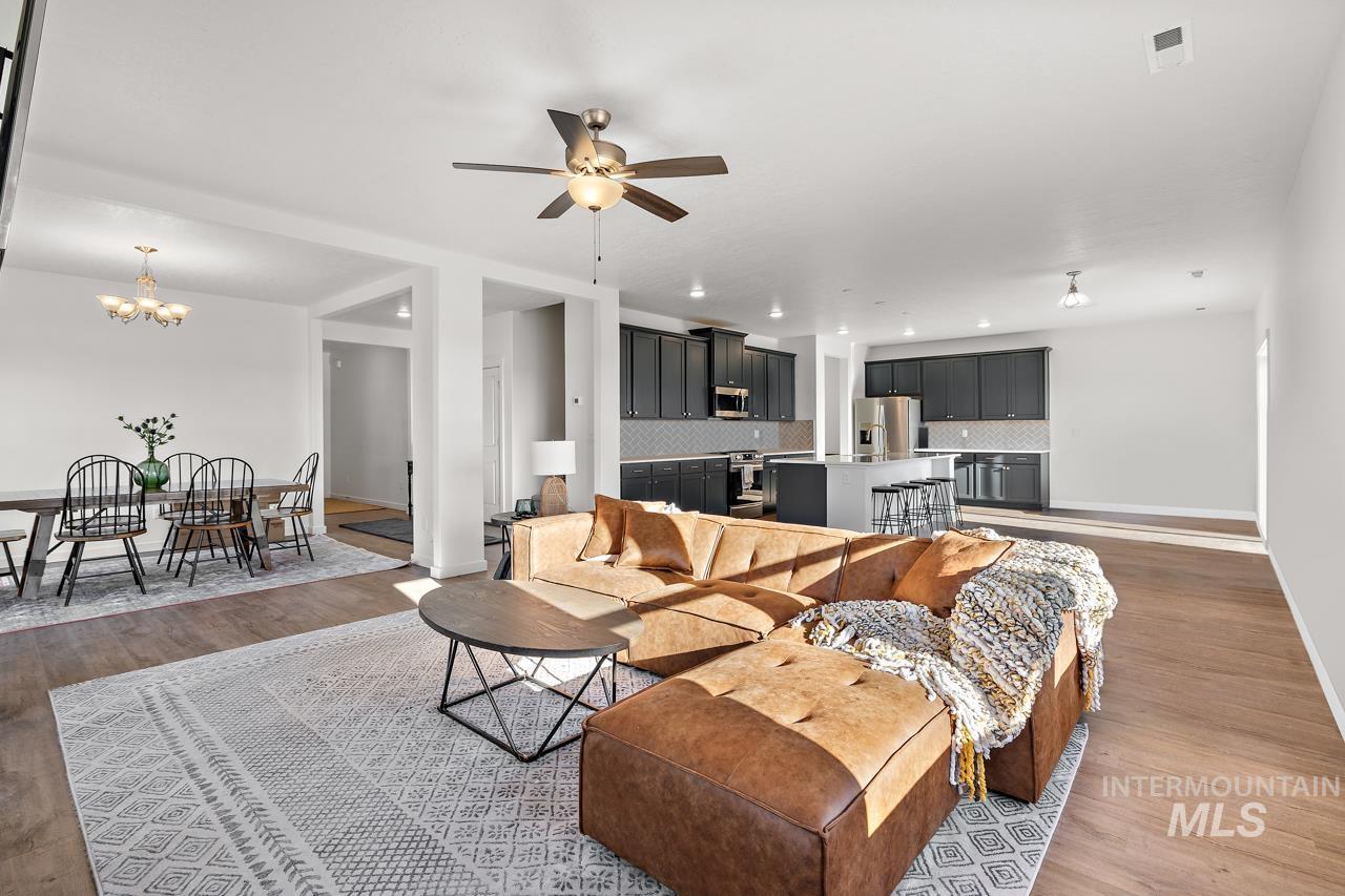 10199 Bellevue Ridge St, Nampa, Idaho 83687, 4 Bedrooms, 2.5 Bathrooms, Residential For Sale, Price $531,590,MLS 98974714