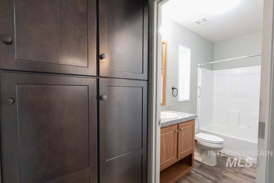 729 Liberty Lane, Emmett, Idaho 83617, 3 Bedrooms, 2 Bathrooms, Residential For Sale, Price $191,000,MLS 98974715