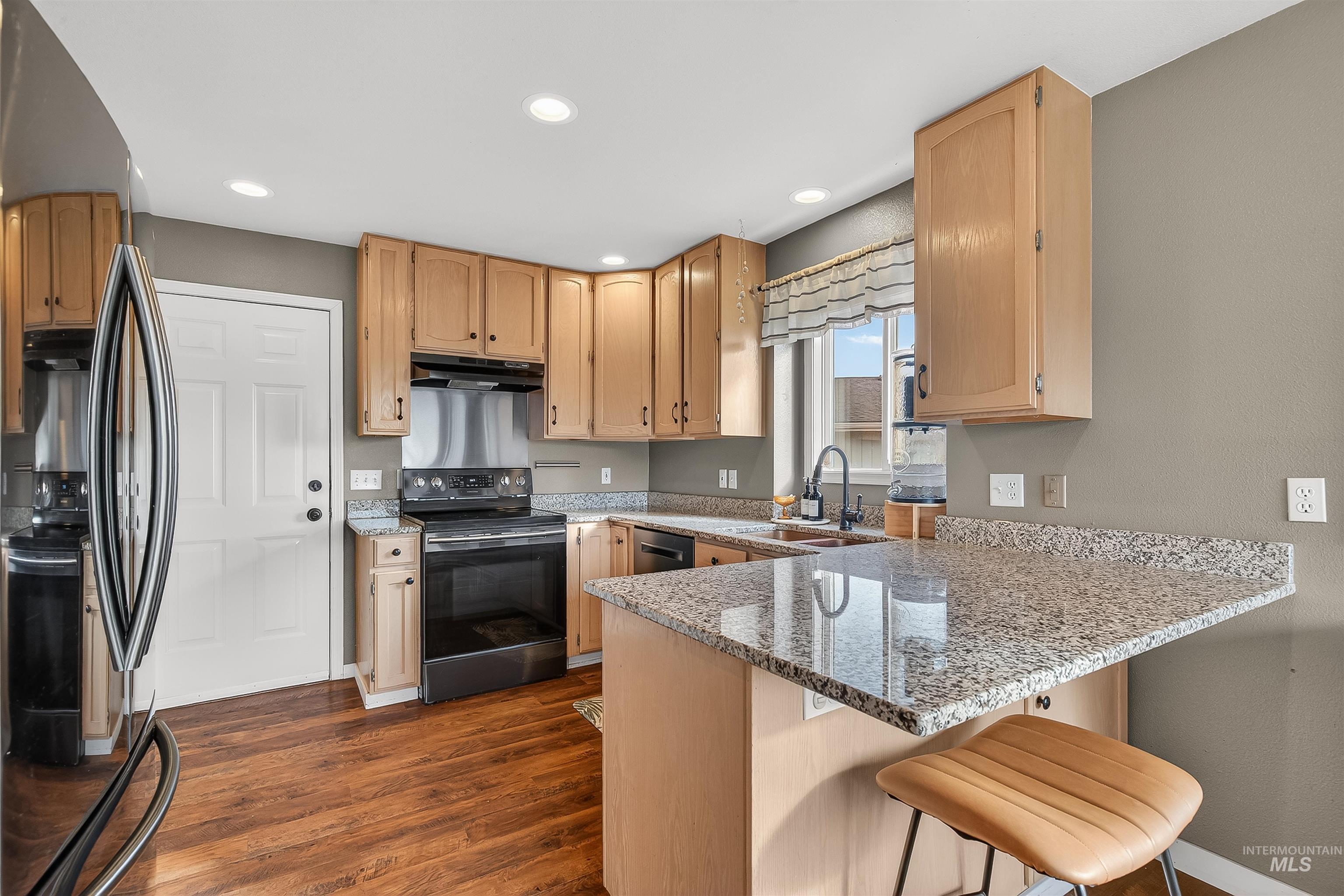 1612 Swallows Nest Loop, Clarkston, Washington 99403, 5 Bedrooms, 3 Bathrooms, Residential For Sale, Price $455,000,MLS 98974718