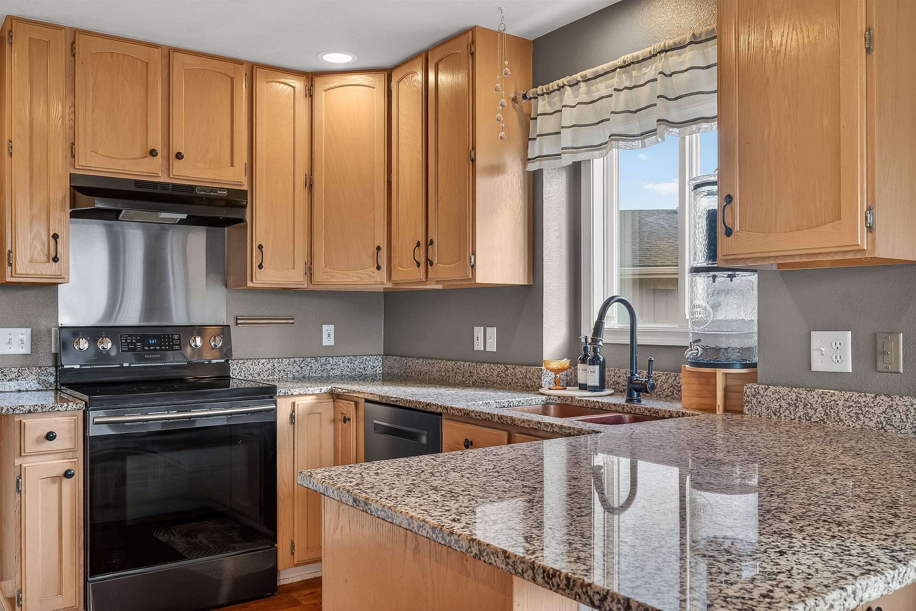 1612 Swallows Nest Loop, Clarkston, Washington 99403, 5 Bedrooms, 3 Bathrooms, Residential For Sale, Price $455,000,MLS 98974718