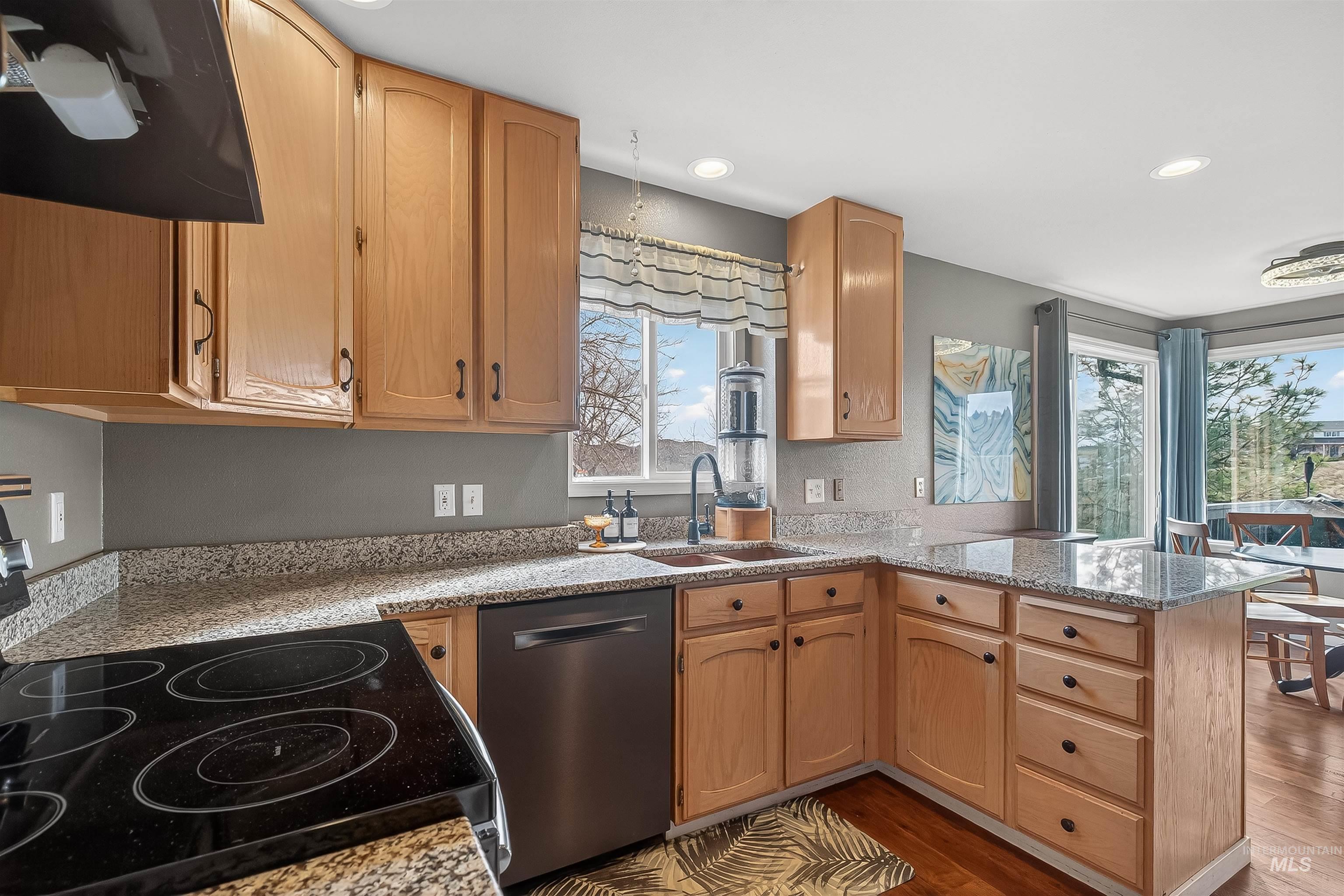 1612 Swallows Nest Loop, Clarkston, Washington 99403, 5 Bedrooms, 3 Bathrooms, Residential For Sale, Price $455,000,MLS 98974718