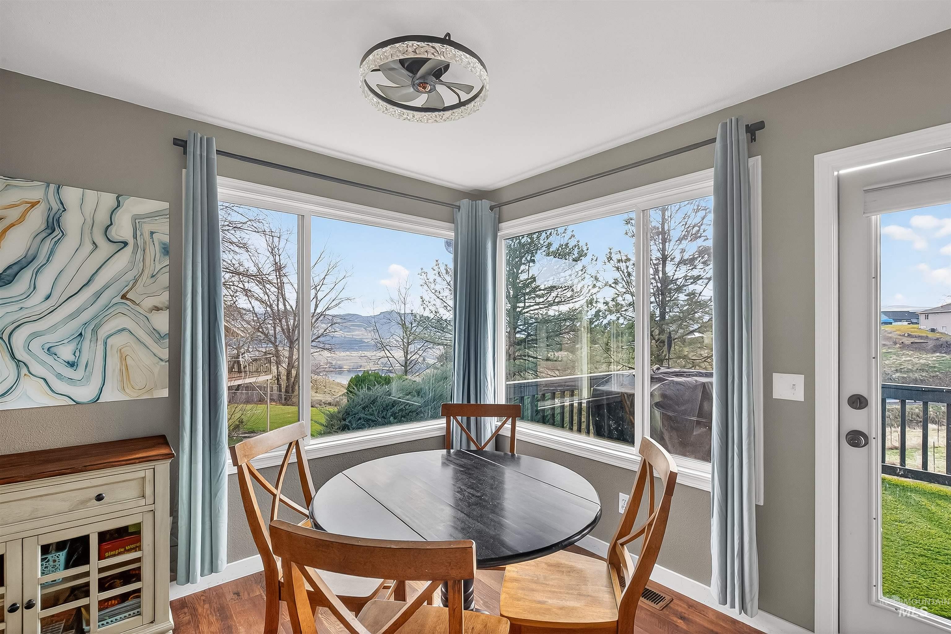 1612 Swallows Nest Loop, Clarkston, Washington 99403, 5 Bedrooms, 3 Bathrooms, Residential For Sale, Price $455,000,MLS 98974718