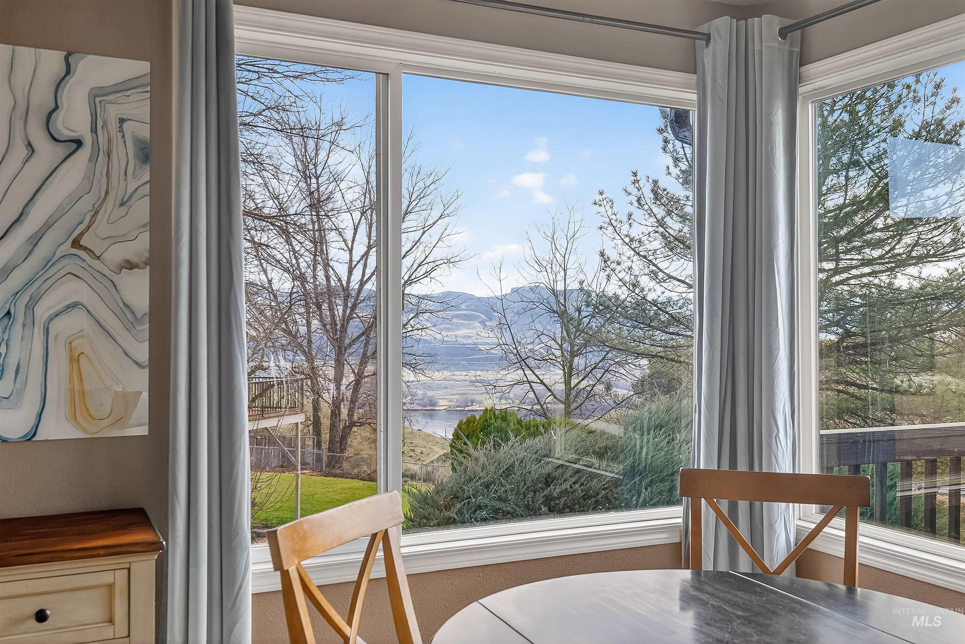 1612 Swallows Nest Loop, Clarkston, Washington 99403, 5 Bedrooms, 3 Bathrooms, Residential For Sale, Price $455,000,MLS 98974718