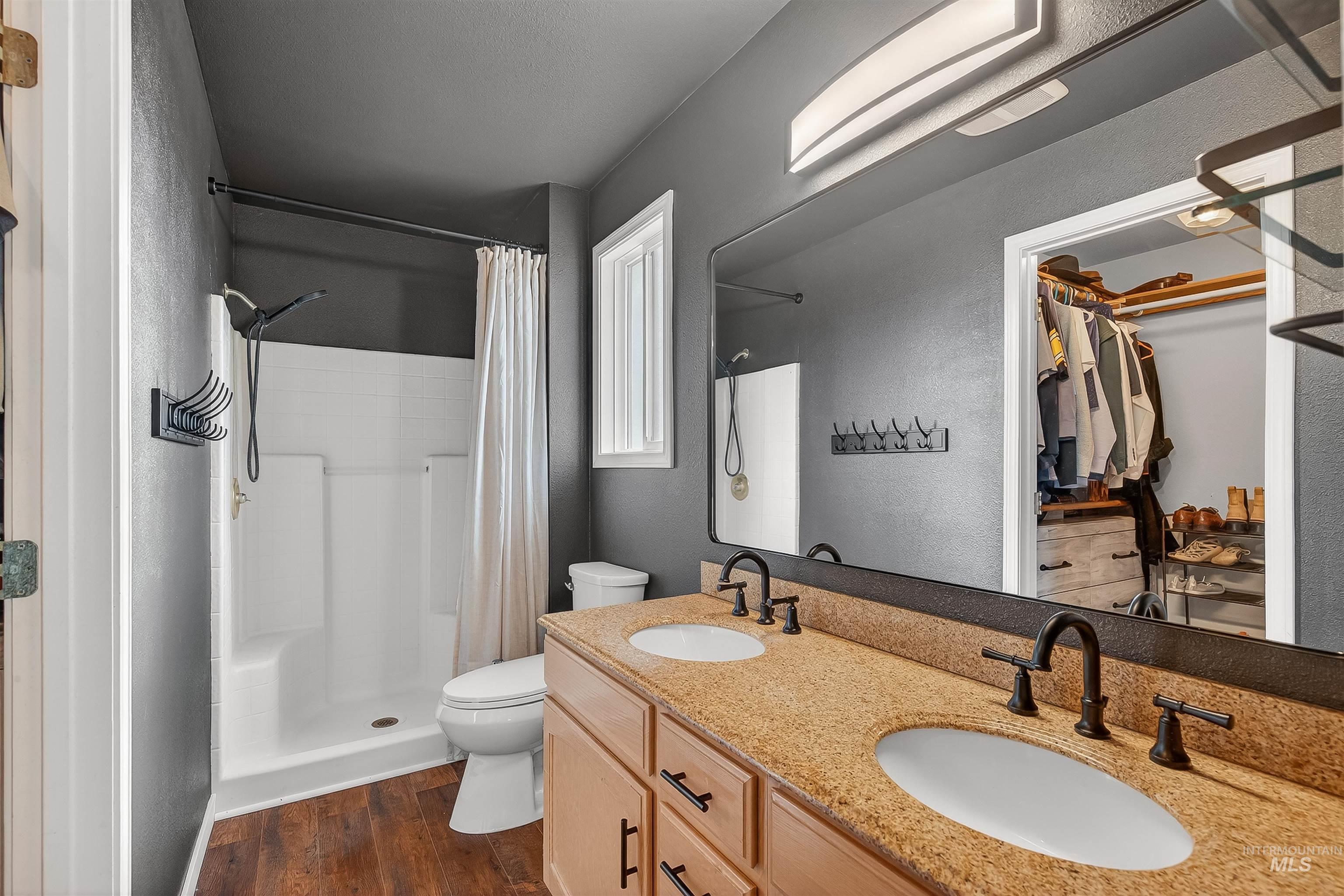 1612 Swallows Nest Loop, Clarkston, Washington 99403, 5 Bedrooms, 3 Bathrooms, Residential For Sale, Price $455,000,MLS 98974718