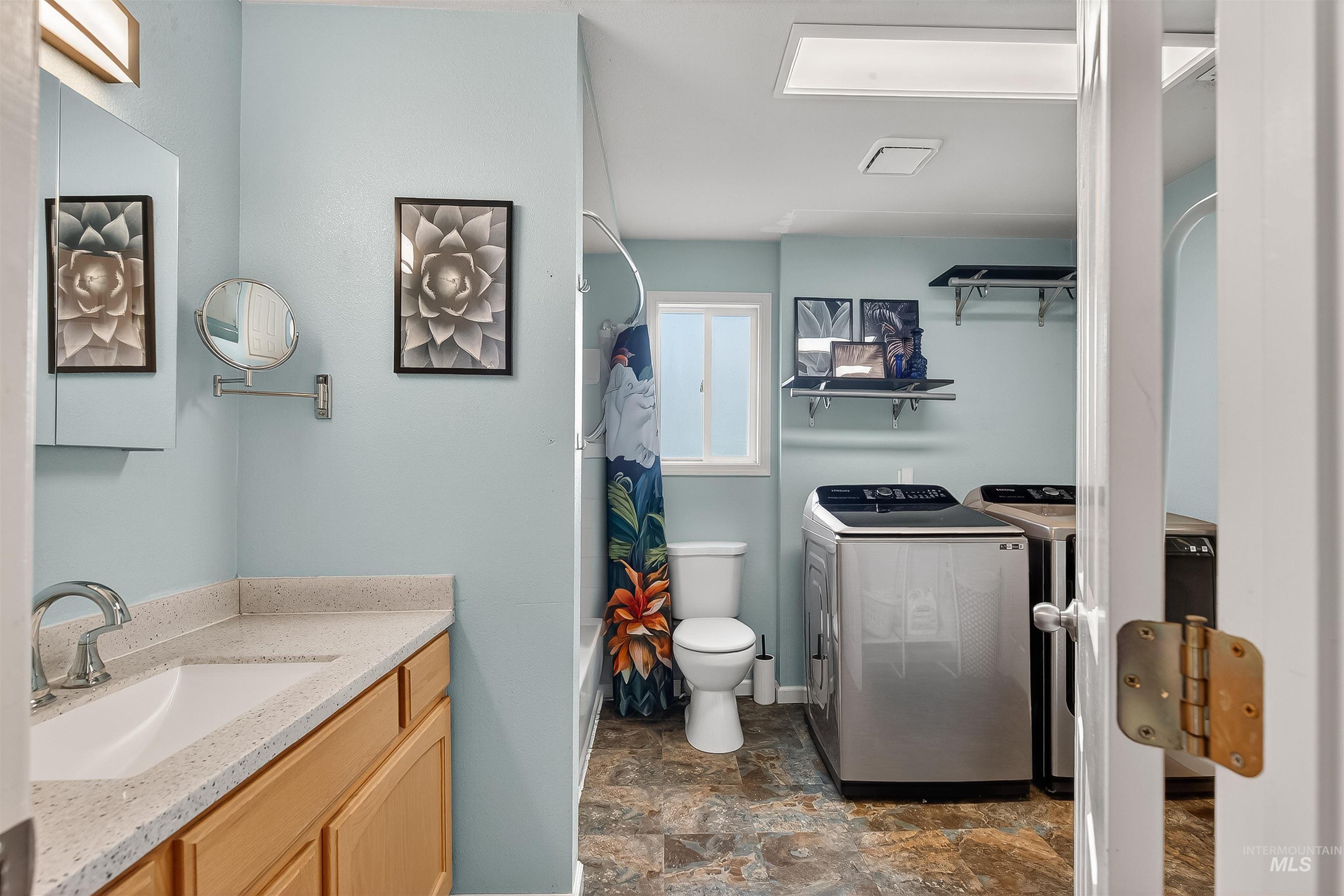 1612 Swallows Nest Loop, Clarkston, Washington 99403, 5 Bedrooms, 3 Bathrooms, Residential For Sale, Price $455,000,MLS 98974718