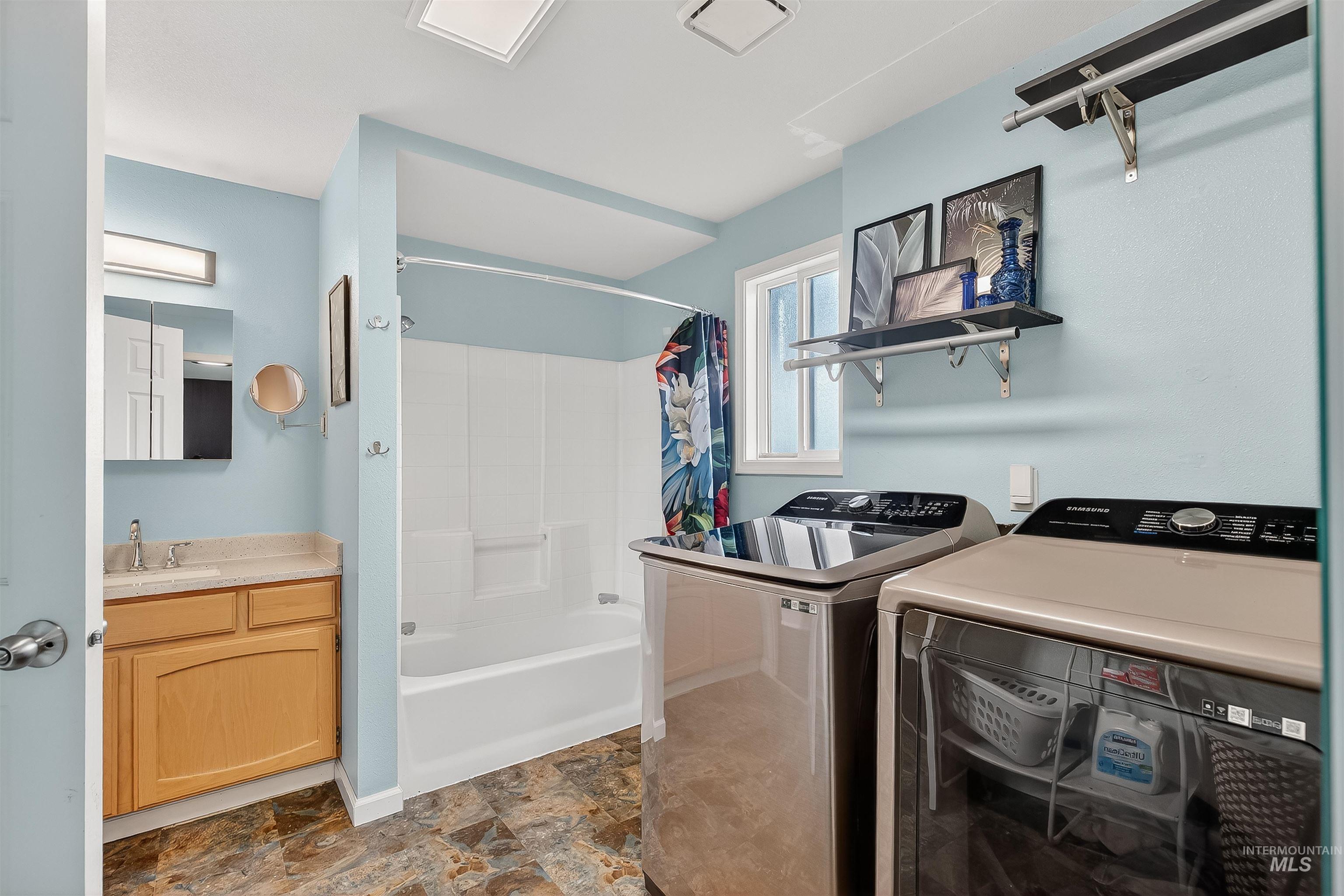 1612 Swallows Nest Loop, Clarkston, Washington 99403, 5 Bedrooms, 3 Bathrooms, Residential For Sale, Price $455,000,MLS 98974718