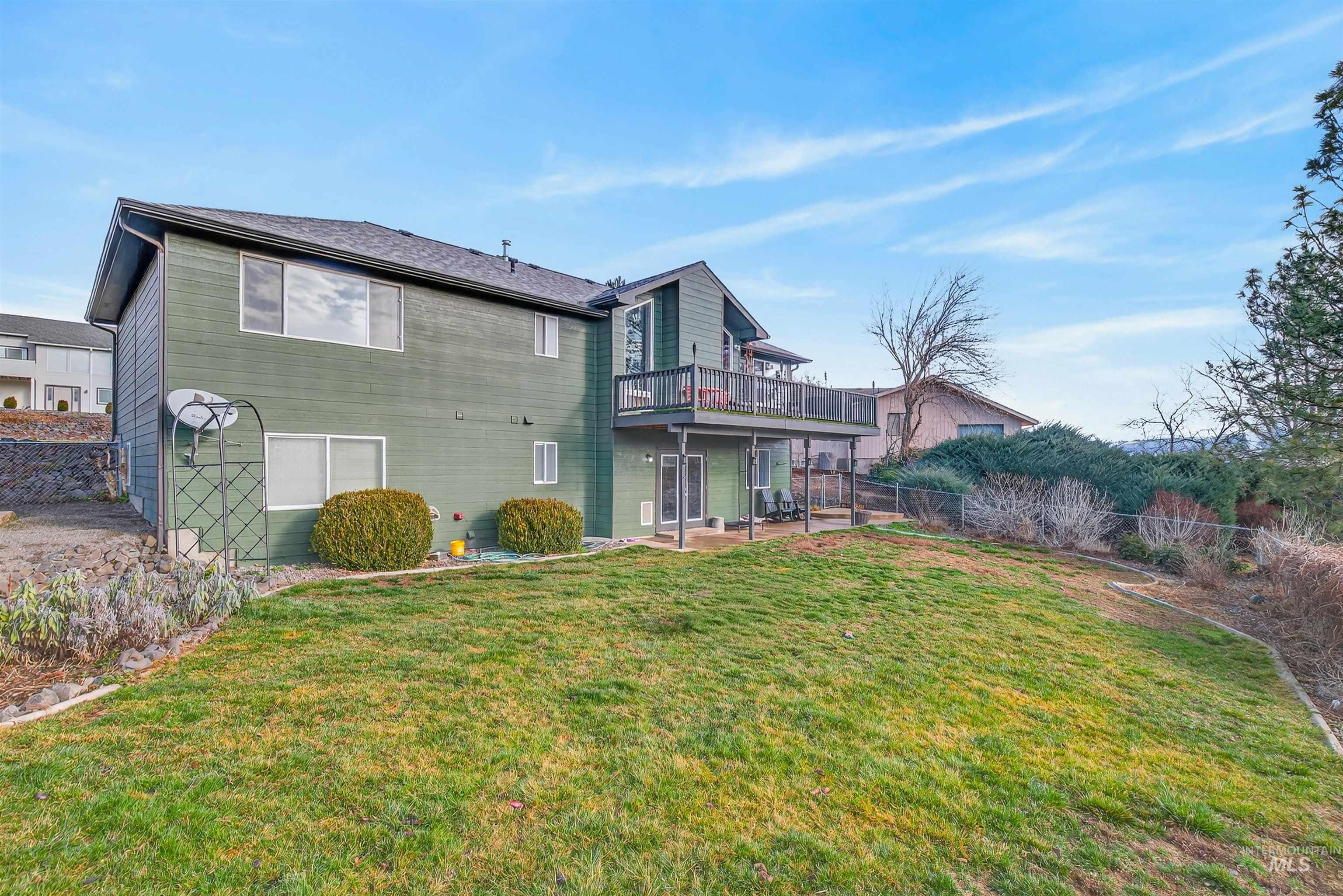 1612 Swallows Nest Loop, Clarkston, Washington 99403, 5 Bedrooms, 3 Bathrooms, Residential For Sale, Price $455,000,MLS 98974718