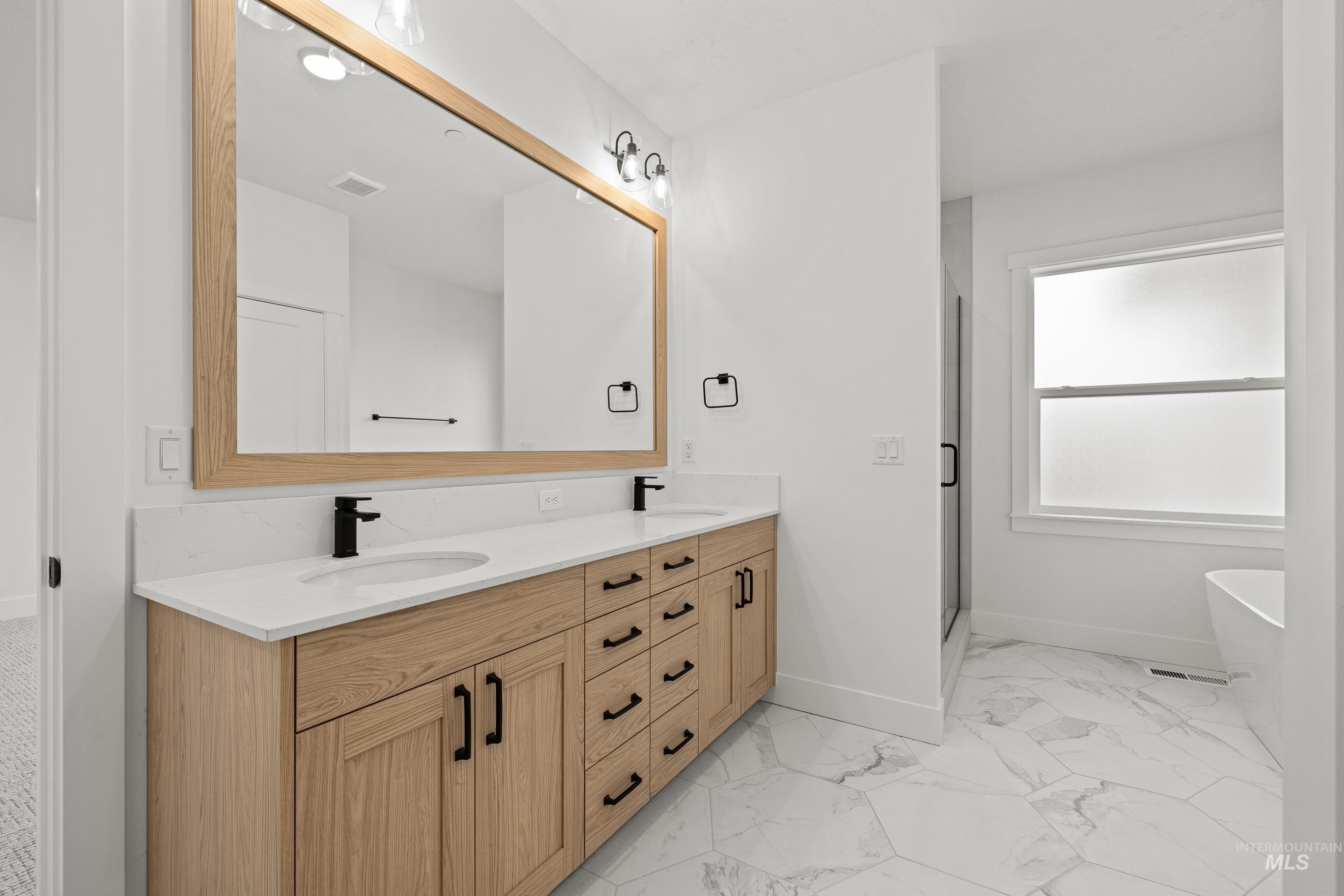 15280 Juniperwood Drive, Caldwell, Idaho 83607, 4 Bedrooms, 2.5 Bathrooms, Residential For Sale, Price $1,025,000,MLS 98974726