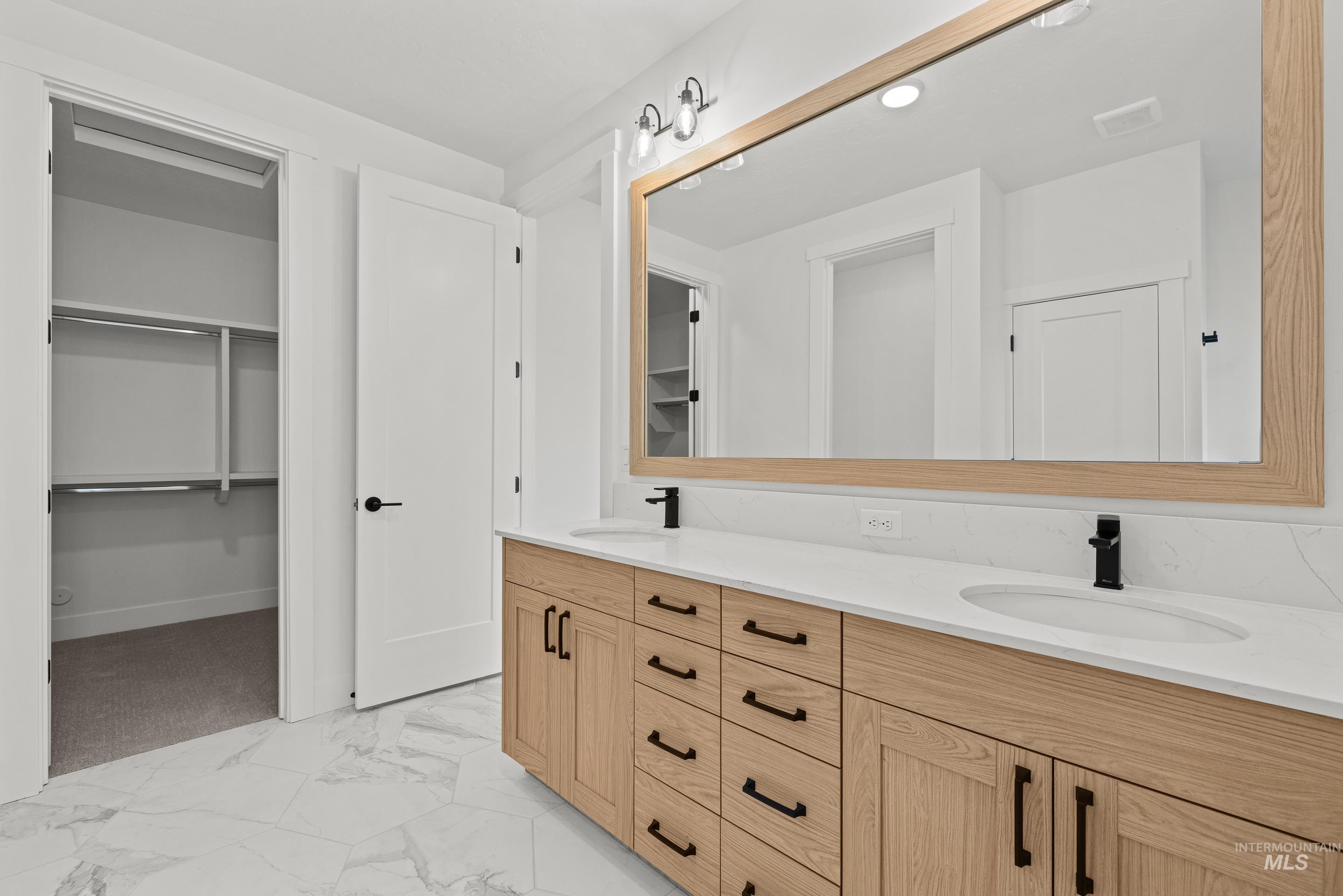 15280 Juniperwood Drive, Caldwell, Idaho 83607, 4 Bedrooms, 2.5 Bathrooms, Residential For Sale, Price $1,025,000,MLS 98974726