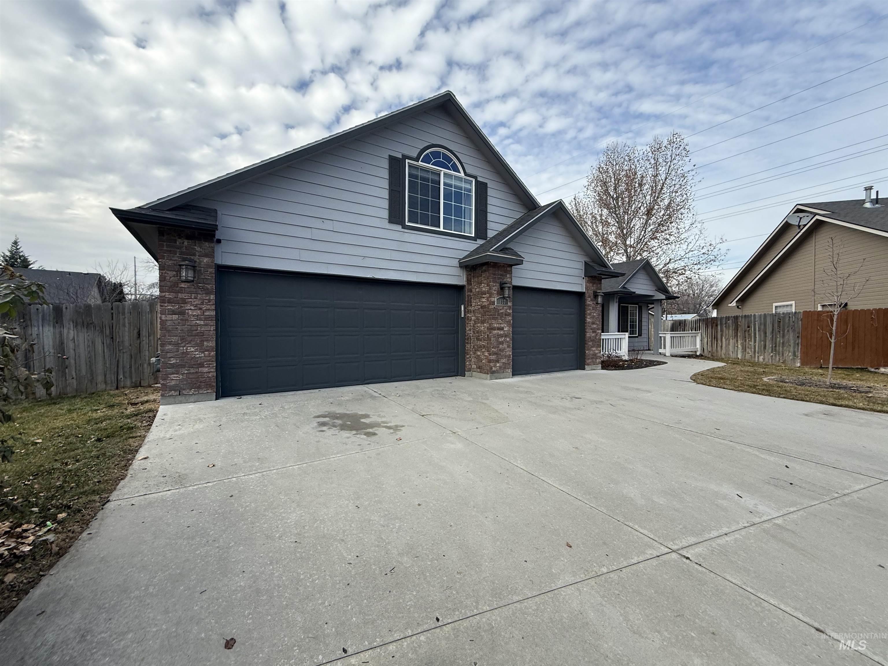 137 S Bryson Ct, Nampa, Idaho 83686, 3 Bedrooms, 2 Bathrooms, Residential For Sale, Price $367,000,MLS 98974730