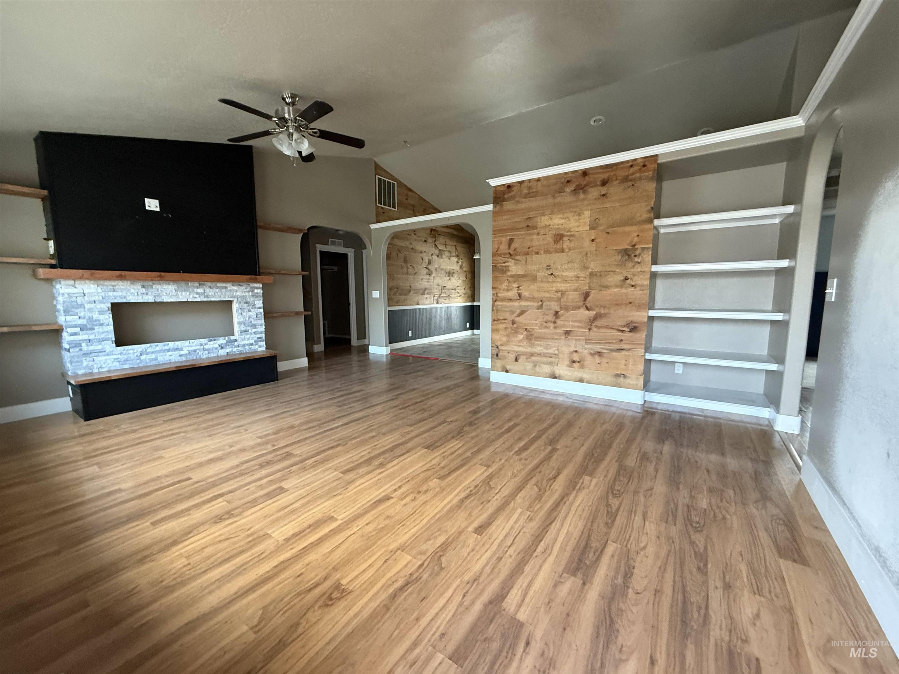 137 S Bryson Ct, Nampa, Idaho 83686, 3 Bedrooms, 2 Bathrooms, Residential For Sale, Price $367,000,MLS 98974730