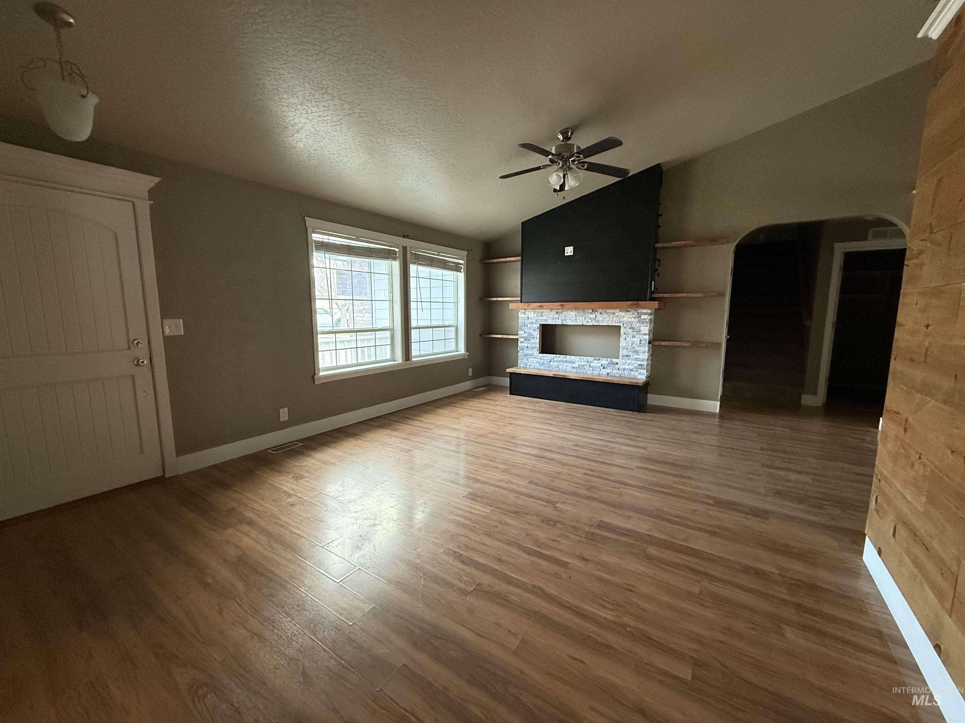 137 S Bryson Ct, Nampa, Idaho 83686, 3 Bedrooms, 2 Bathrooms, Residential For Sale, Price $367,000,MLS 98974730